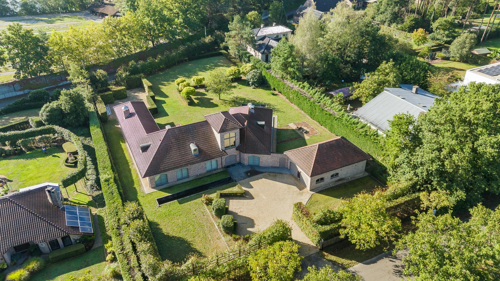 residentieel gelegen villa op 3490 m² te koop in Lichtaart foto {{pictureIndex}}
