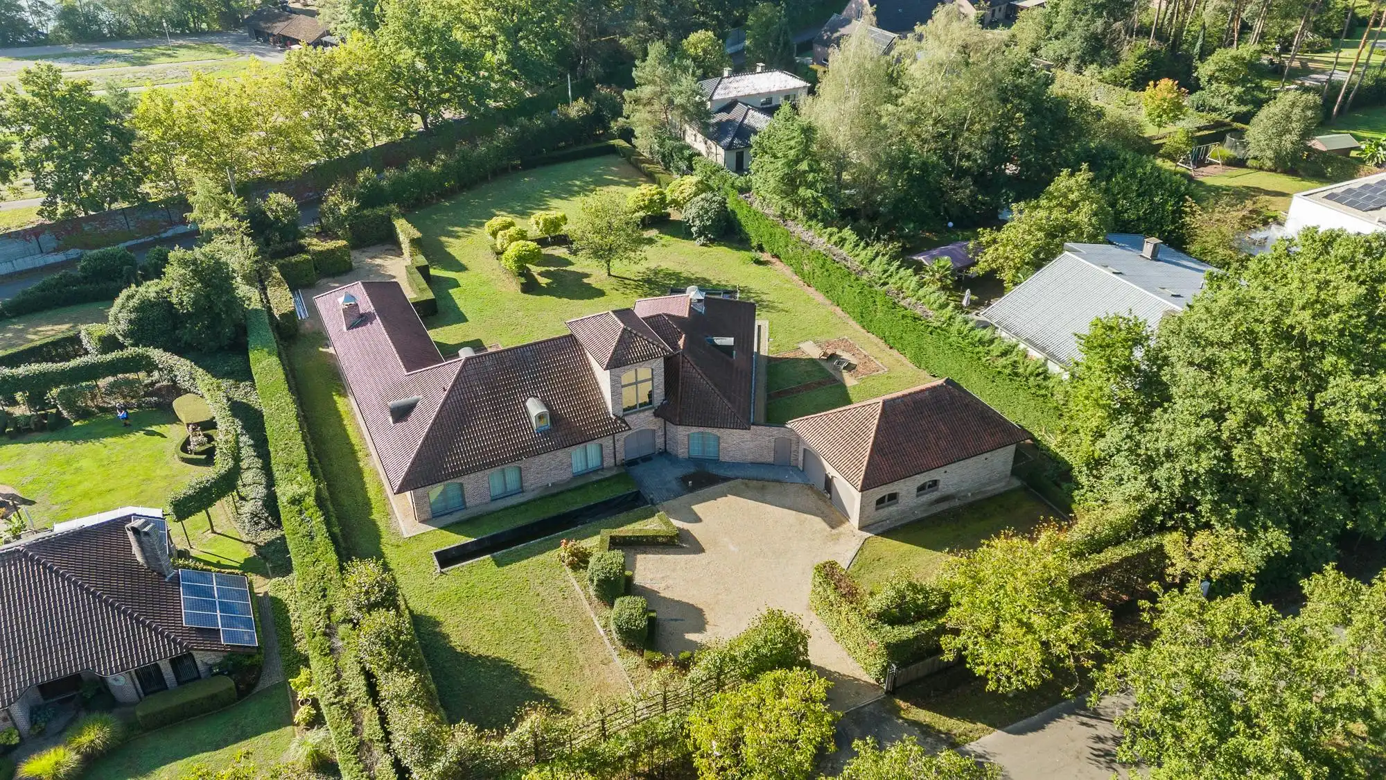 residentieel gelegen villa op 3490 m² te koop in Lichtaart foto {{pictureIndex}}