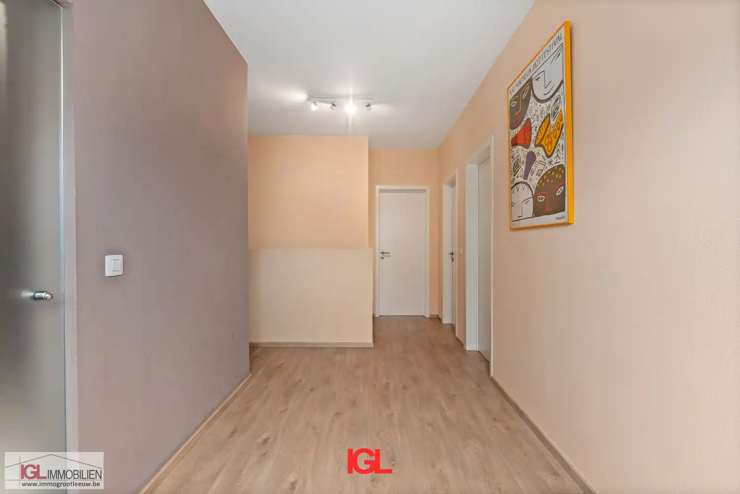 Ruim duplexappartement met 5 slaapkamers, een zonnig terras & 2 staanplaatsen foto 15