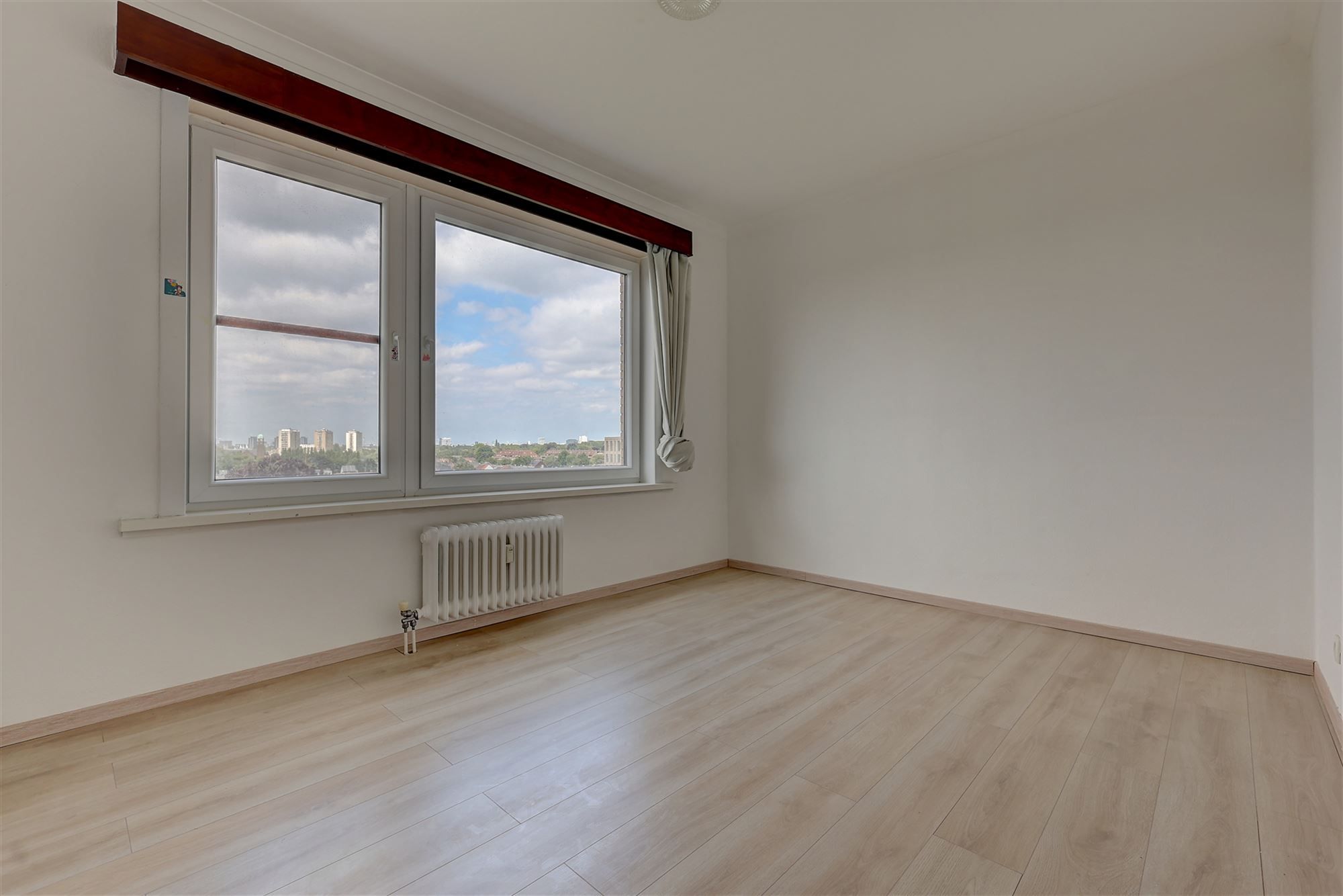 Gerenoveerd appartement met drie slaapkamers en terras in Wilrijk foto 10