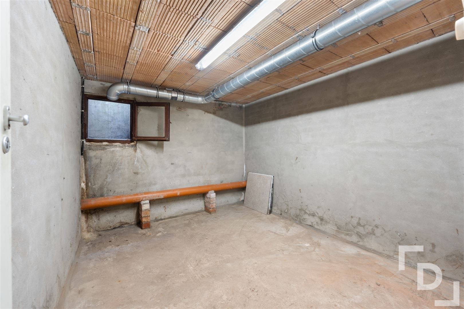 Kwalitatief gerenoveerd appartement in centrum Ieper foto 17