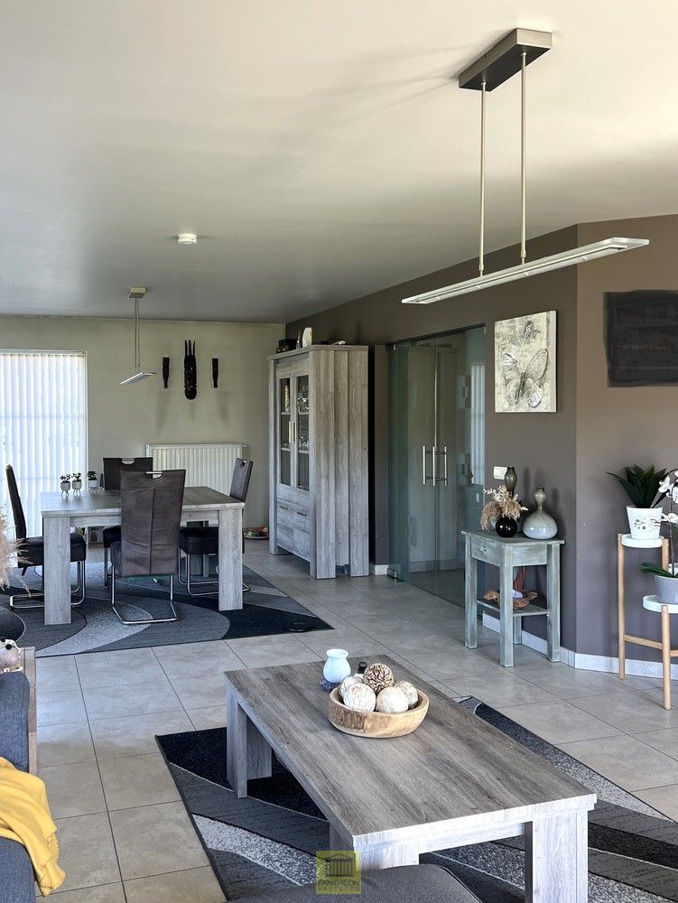 Stijlvolle villa met landelijk zicht foto 8