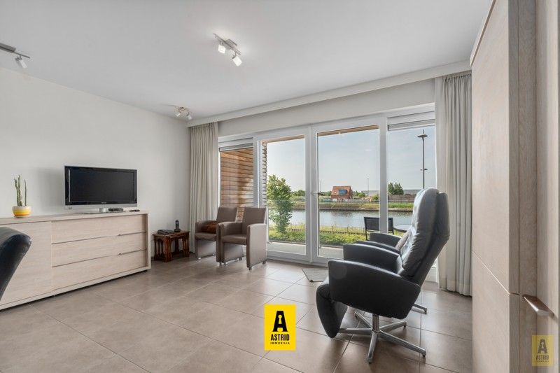 Instapklaar appartement met ruim terrassen en private garage! foto 8