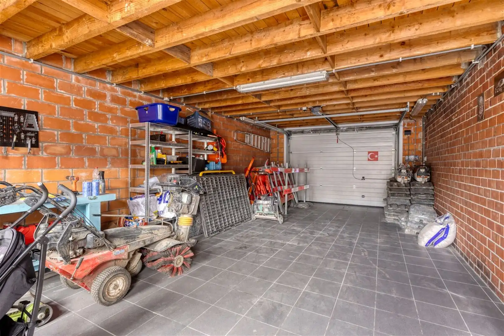 Instapklare rijwoning op 230 m² met 3 slaapkamers, 2 badkamers en grote garage. foto 20