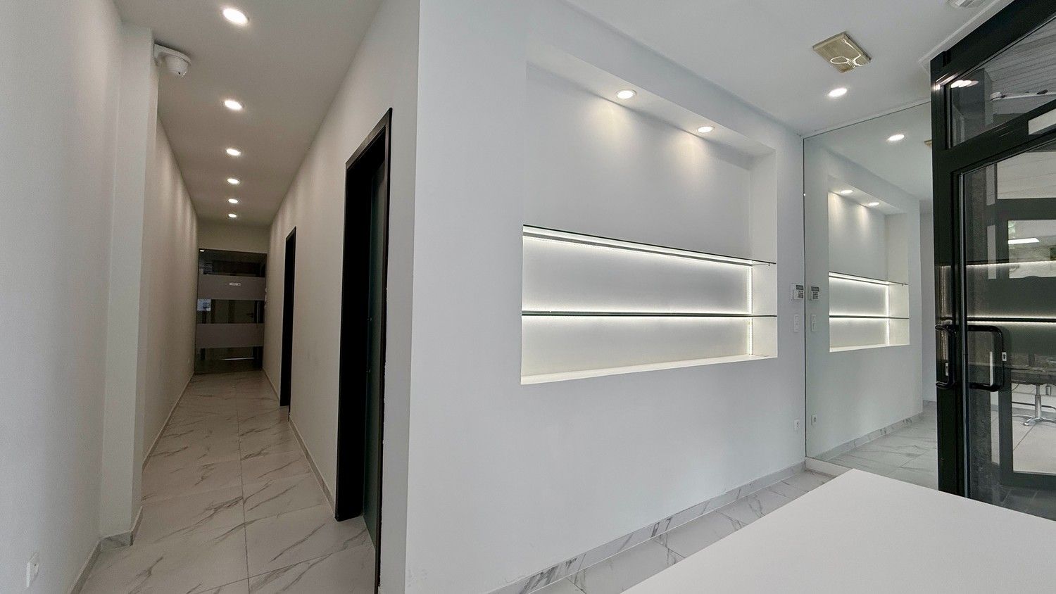 Veelzijdig handelspand in hartje Lanaken foto 14