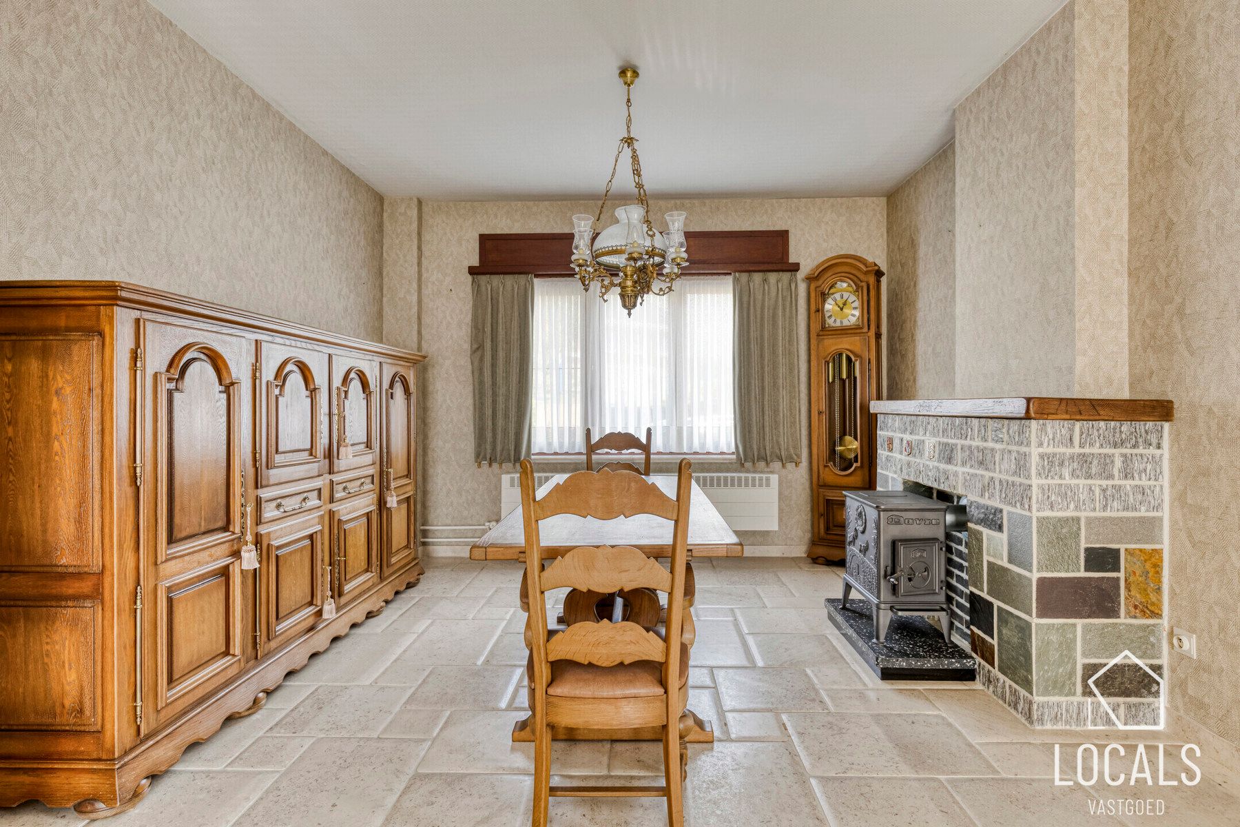 Solide viergevelwoning met potentieel foto 4