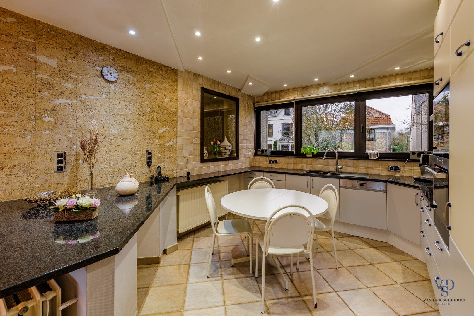 Tijdloos wonen in Gent met royale tuin foto 17