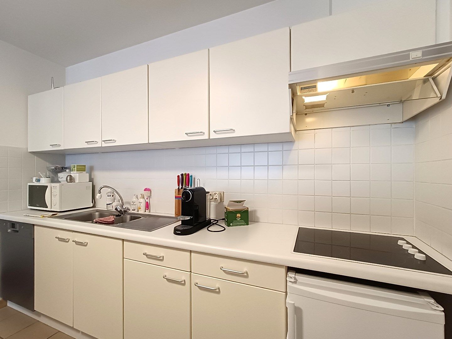 Uitstekend gelegen tweeslaapkamerappartement nabij zee. foto 3