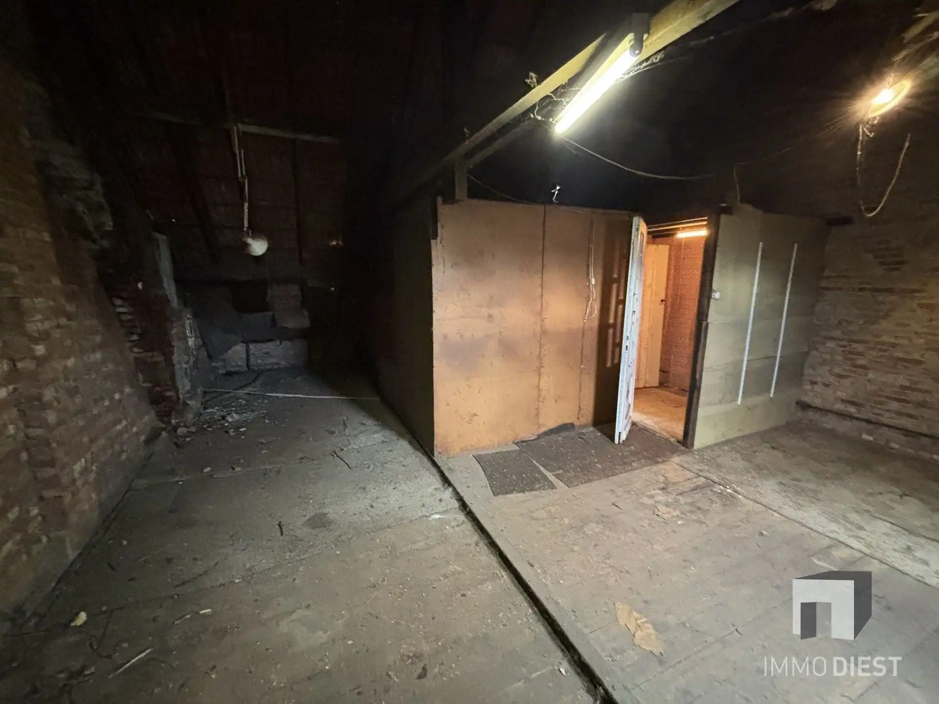 Ruime kluswoning met 3 slaapkamers, garage en tuin foto 32