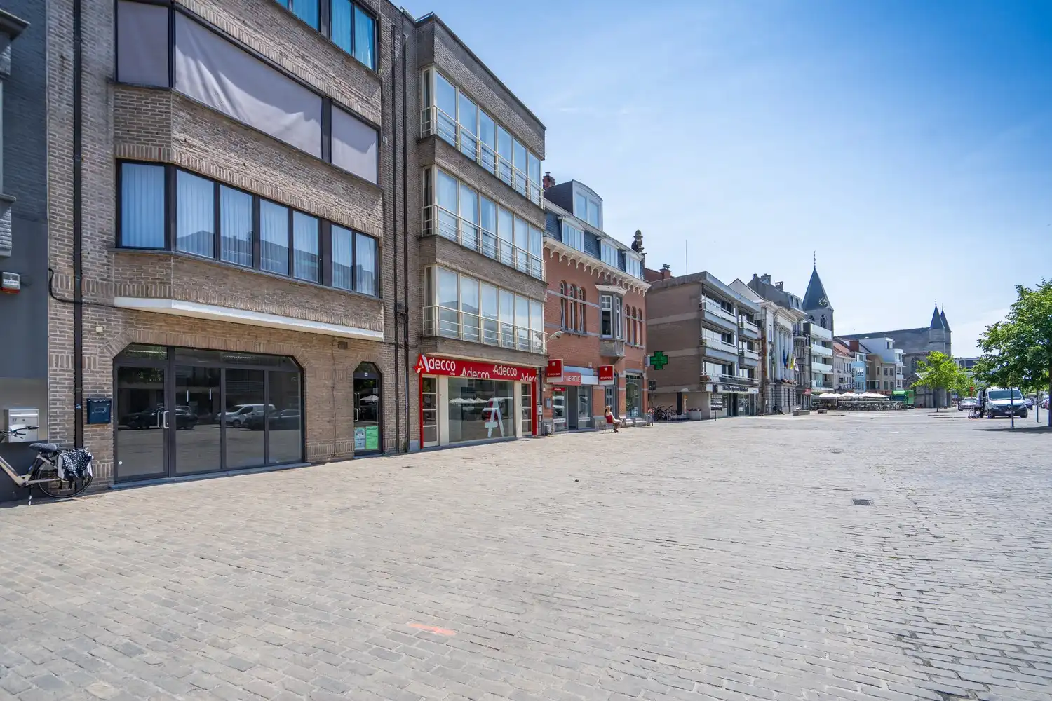 HANDELSRUIMTE MET 7 PRIVÉPARKINGS foto 2