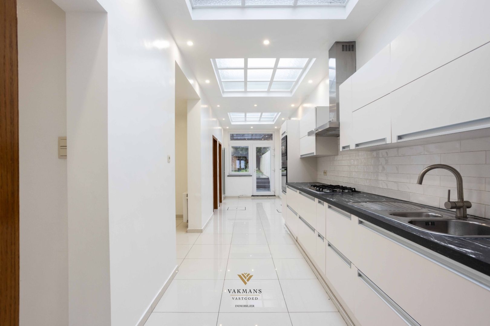 Ruime woning met 4 slaapkamers op rustige locatie foto 10