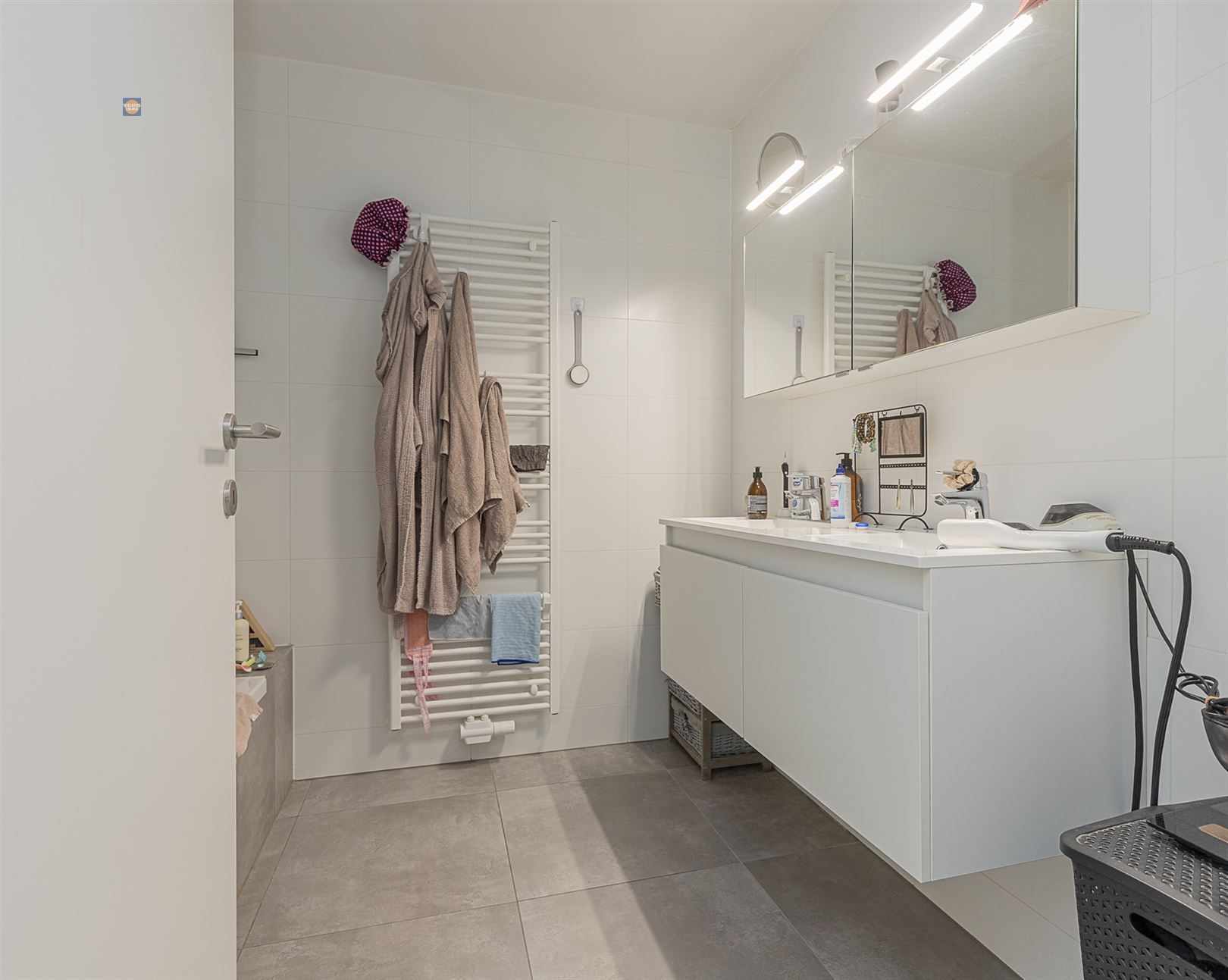 Ruim 2-slaapkamerappartement in rustige straat nabij centrum foto 15