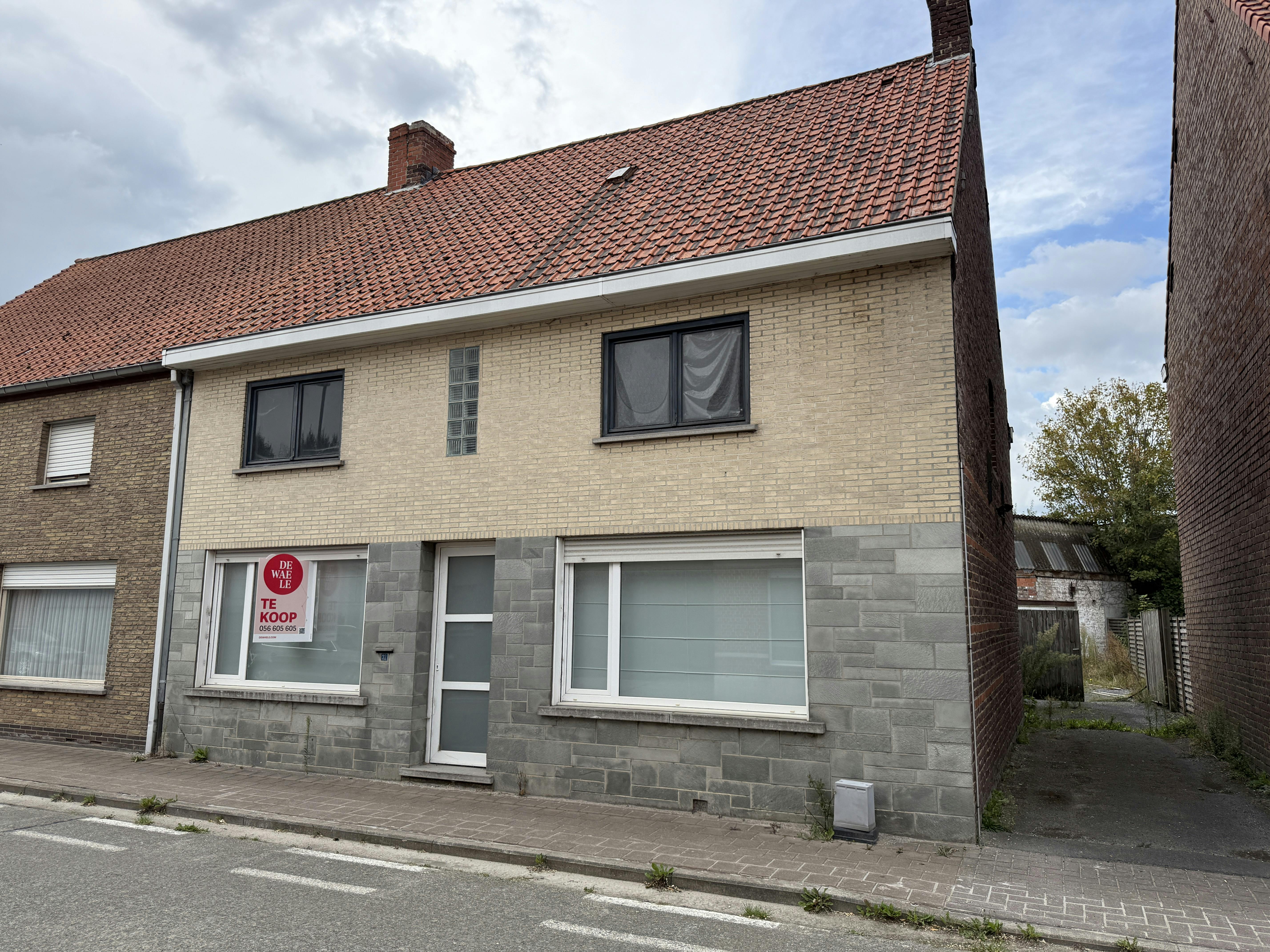 Te renoveren huis te koop in centrum Wielsbeke foto 2