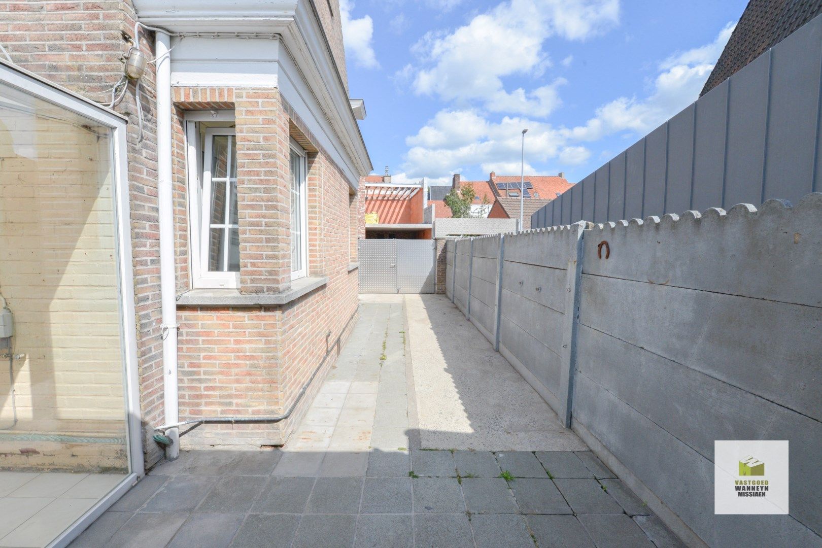 Ruime half open woning met 3 slaapkamers op 873 m2 foto 19