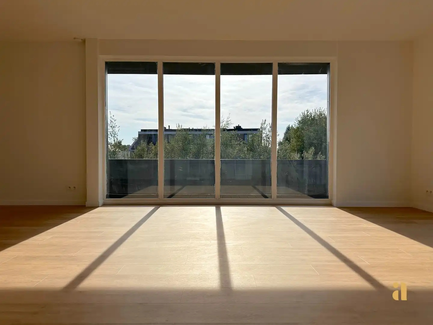 Gerenoveerd, 2 badkamers en een zonnig terras ! foto 10