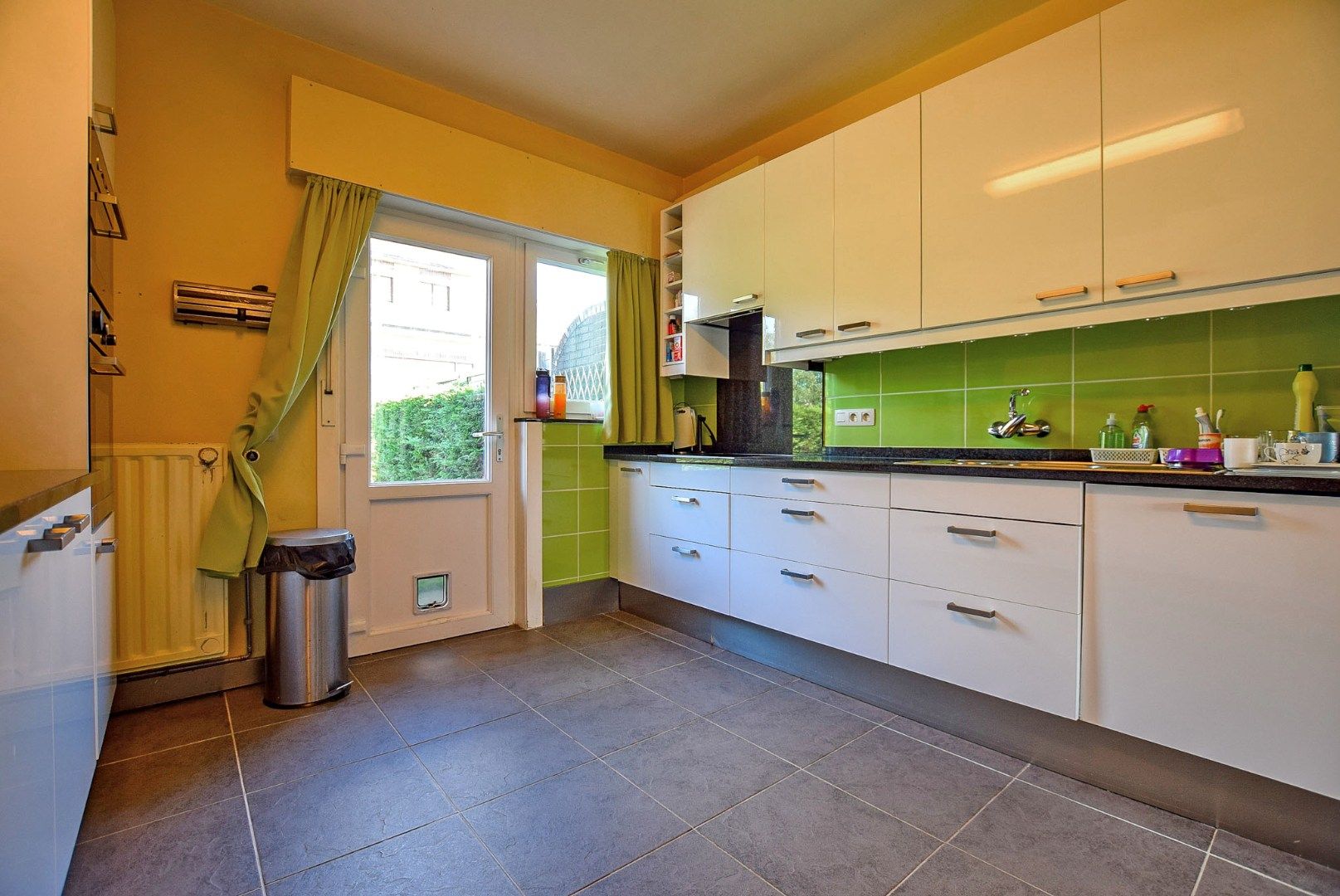 Ruime koppelvilla met 4 slaapkamers en dubbele garage te koksijde-Bad op amper 700m van het strand.  foto 3