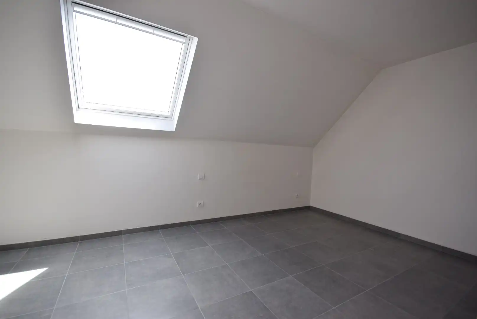 Recent duplexappartement met ruim terras in hartje Lichtervelde foto 9