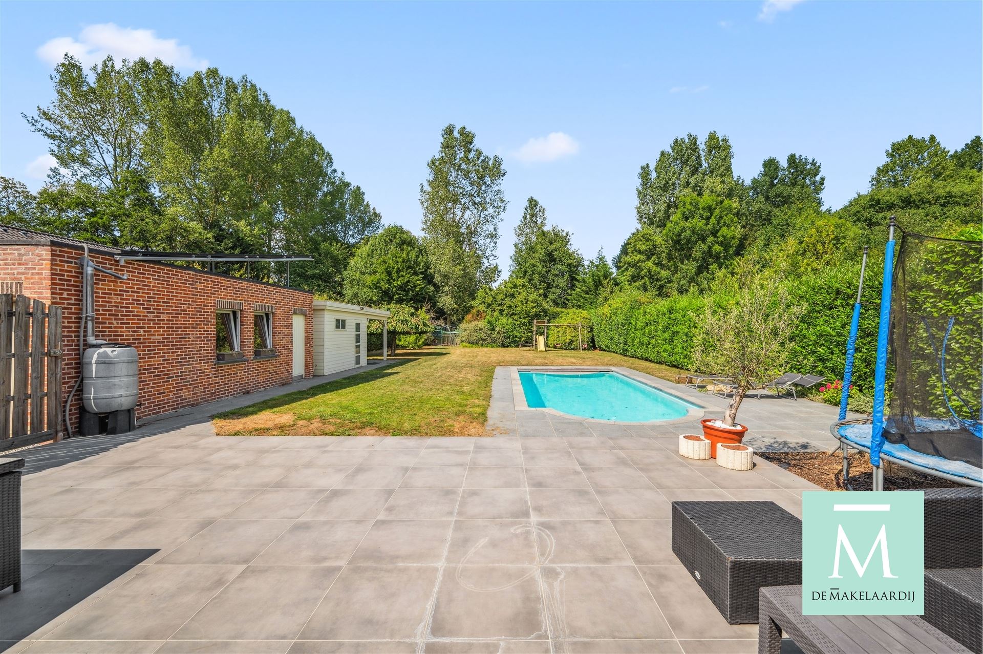 Ruime villa met aparte studio en prachtige tuin met zwembad foto 26