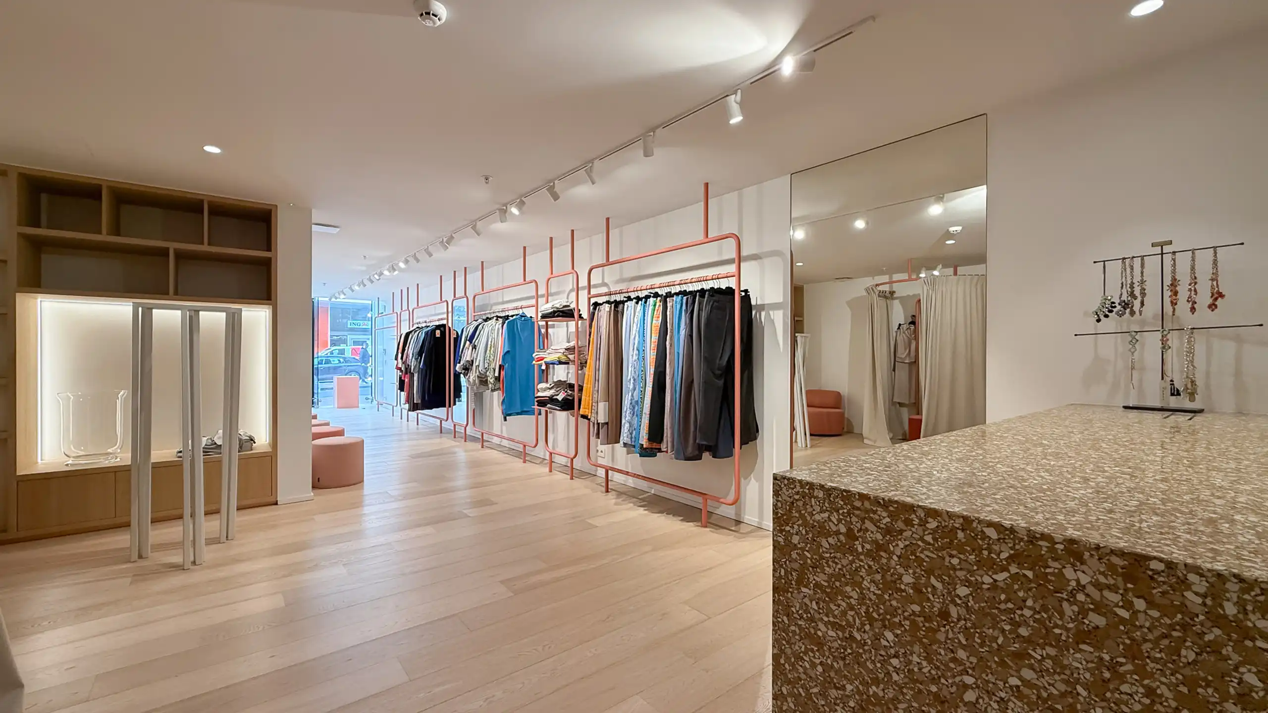 Exclusief winkelpand op toplocatie in de Lippenslaan... foto 12