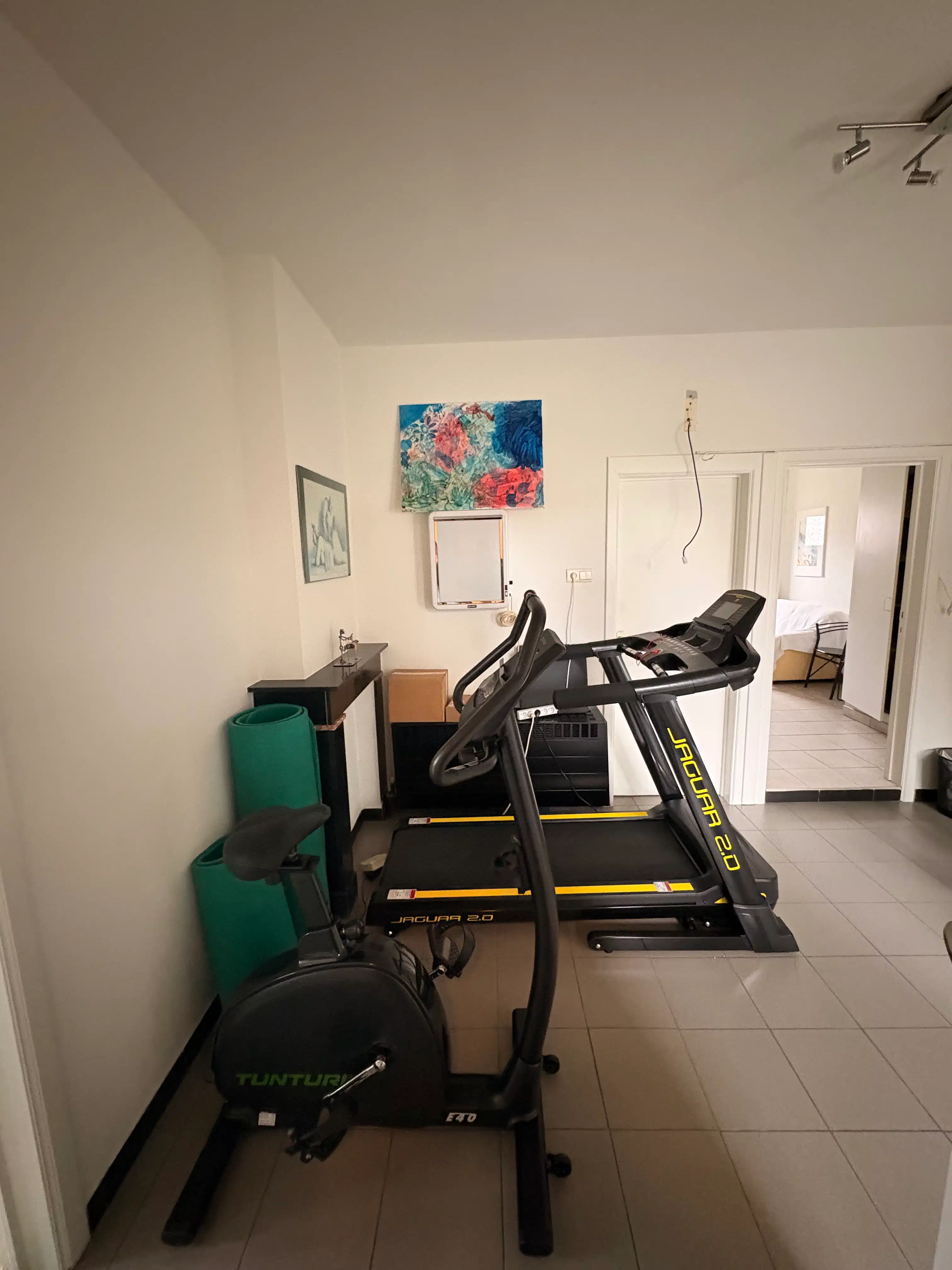 Gelijkvloerse praktijkruimte met potentieel tot éénslaapkamerappartement en privé autostaanplaats foto 8