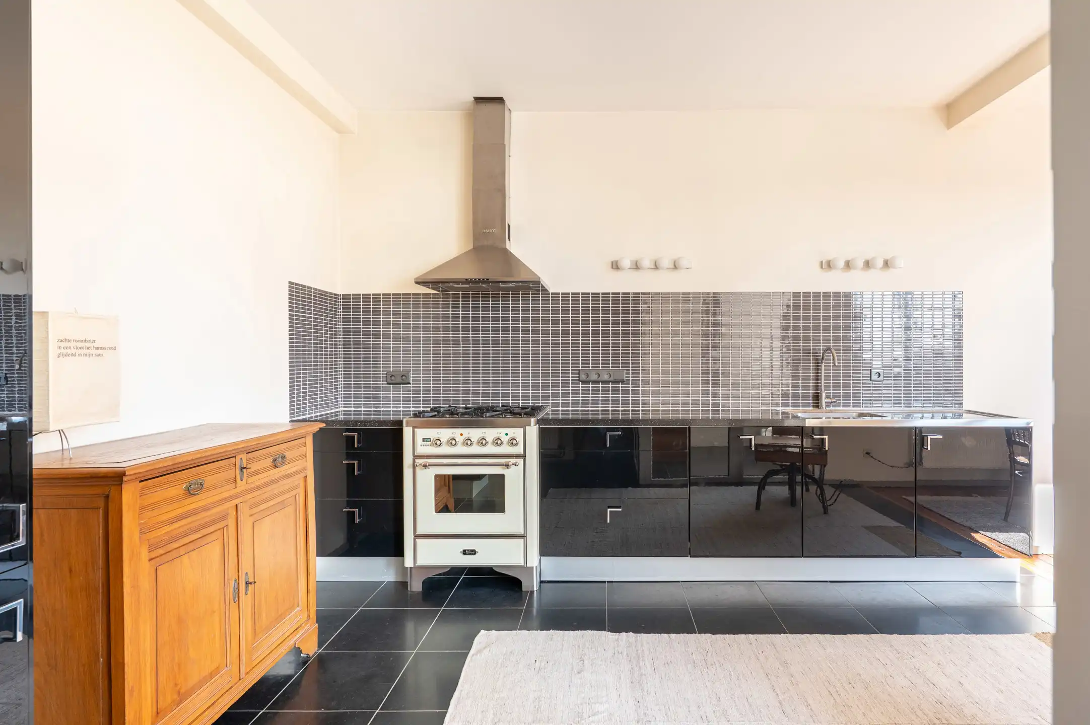 Charmant lichtrijk appartement met terras foto 6