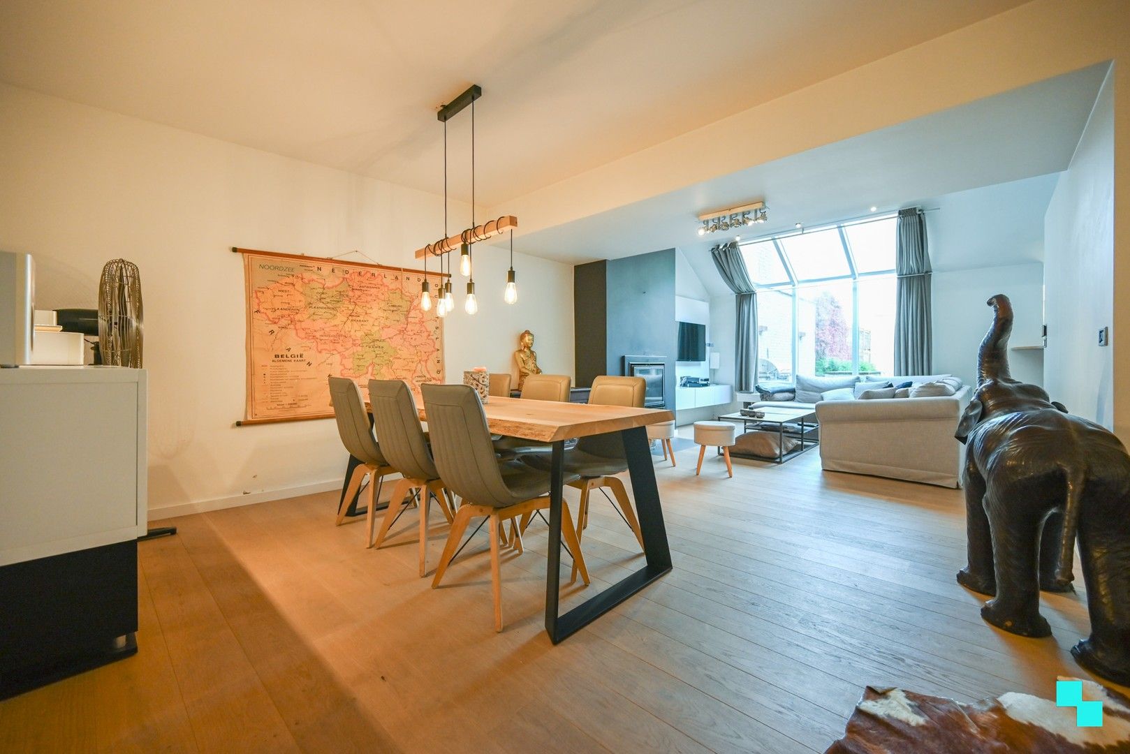 Prachtige woning met vier slaapkamers nabij centrum Izegem foto 3