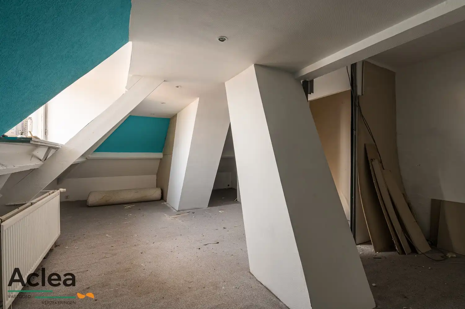 Te renoveren woning met grote magazijnruimte en veel potentieel foto 30