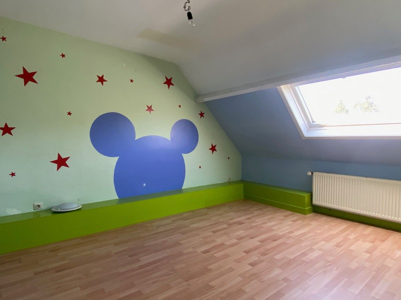 Ruime halfopen gezinswoning met grote garage/atelier (+/- 60m²) op een strategische ligging. foto 15