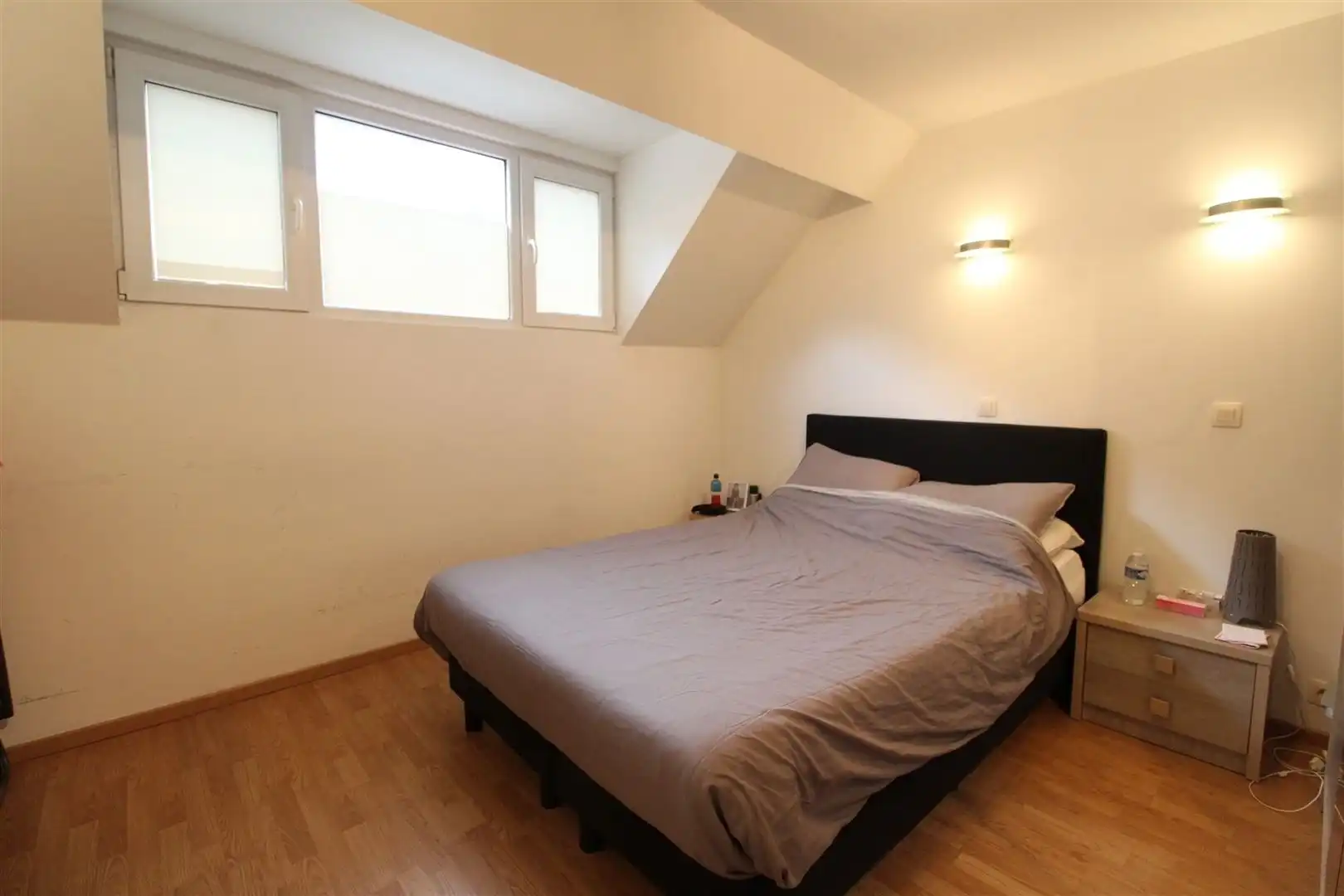 Recent gerenoveerde rijwoning met koer foto 8