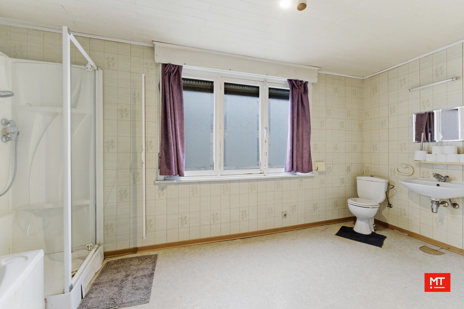 Bijzonder ruim gebouw met magazijn in de dorpskern van Zandvoorde (Zonnebeke) foto 12