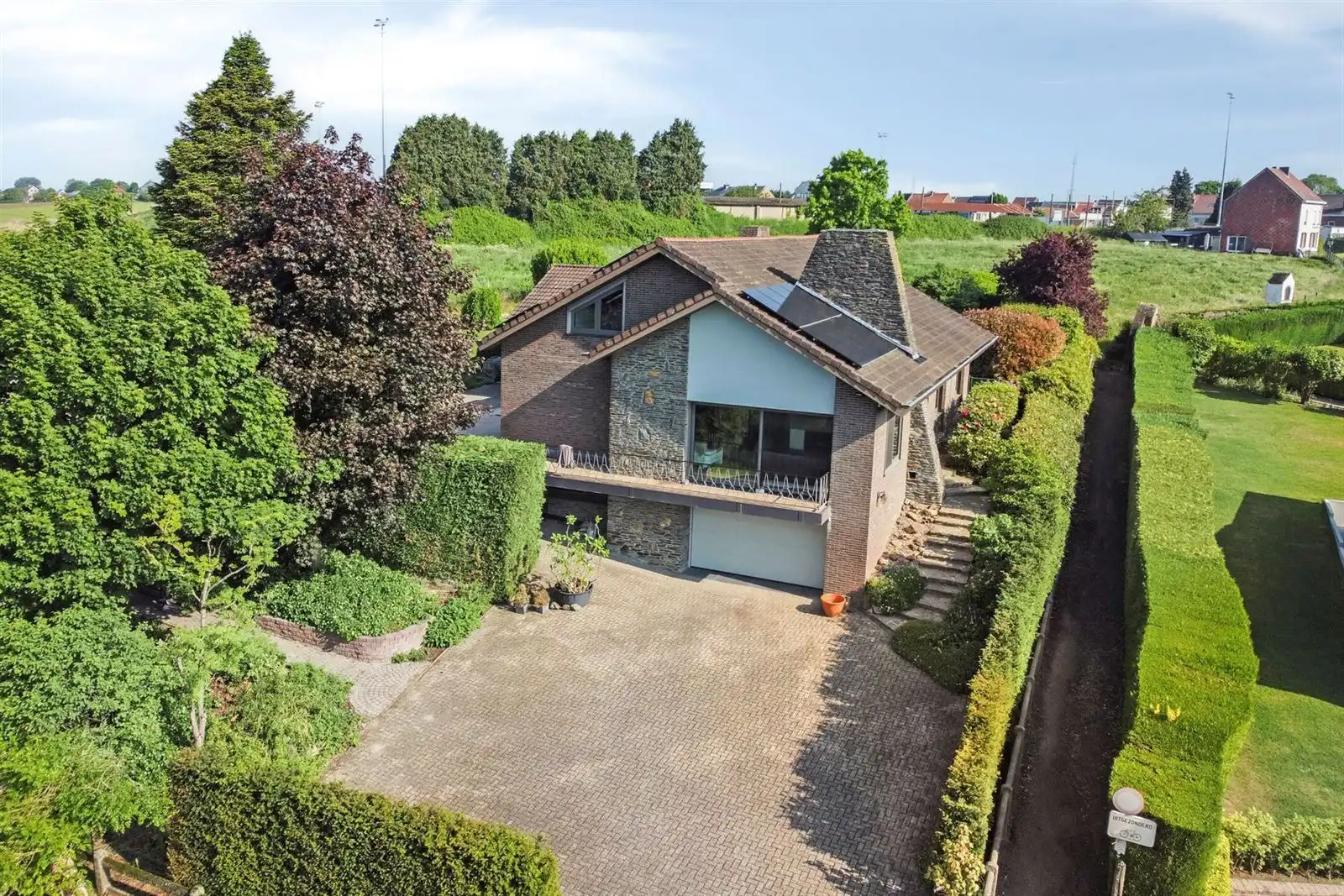 Gerenoveerde villa (450m²) met 4 à 5 slaapkamers op 17a 05ca foto 2
