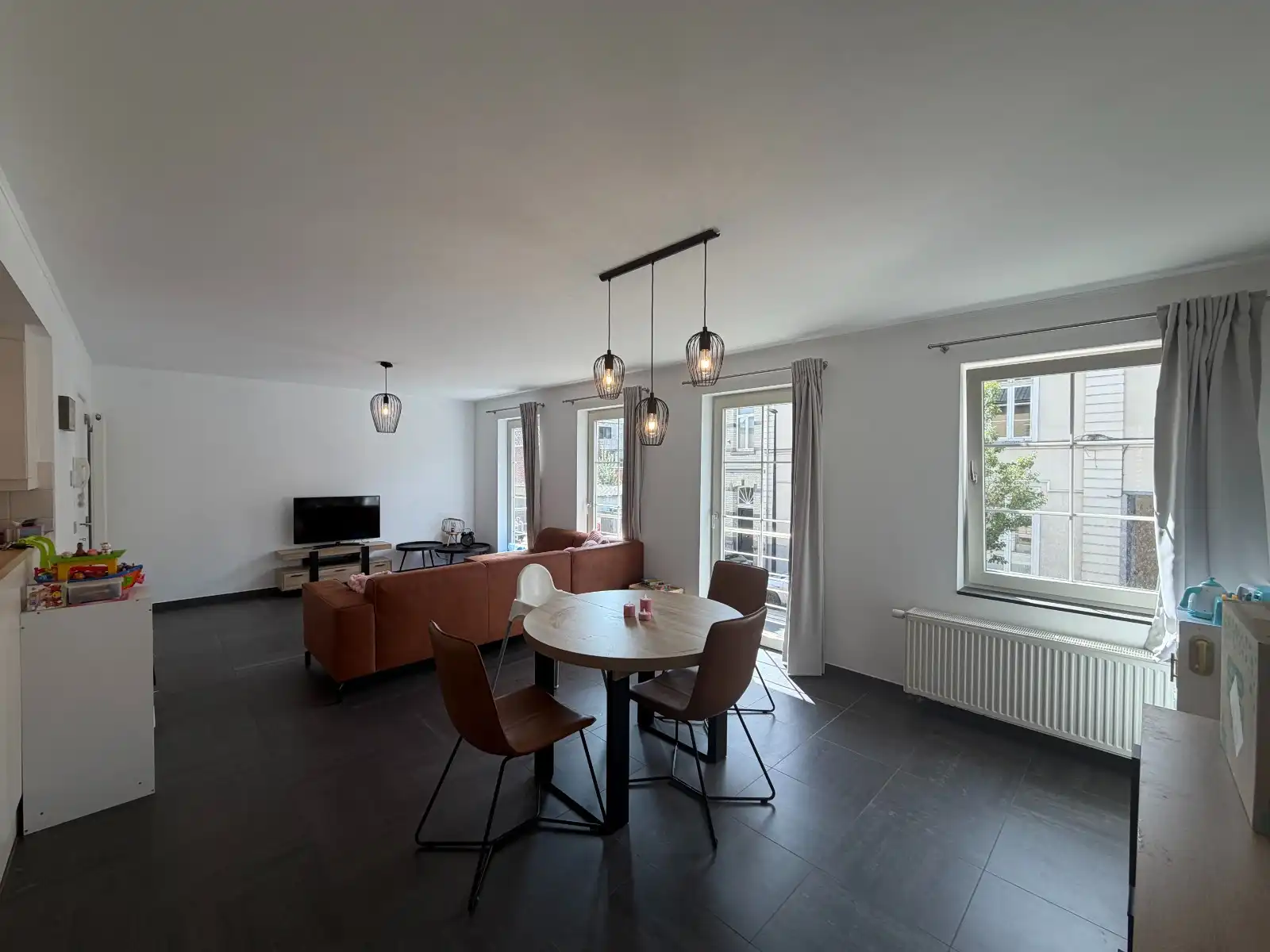 Lichtrijk appartement met 2 slaapkamers en terras – 1ste verdieping | EPC A foto 4
