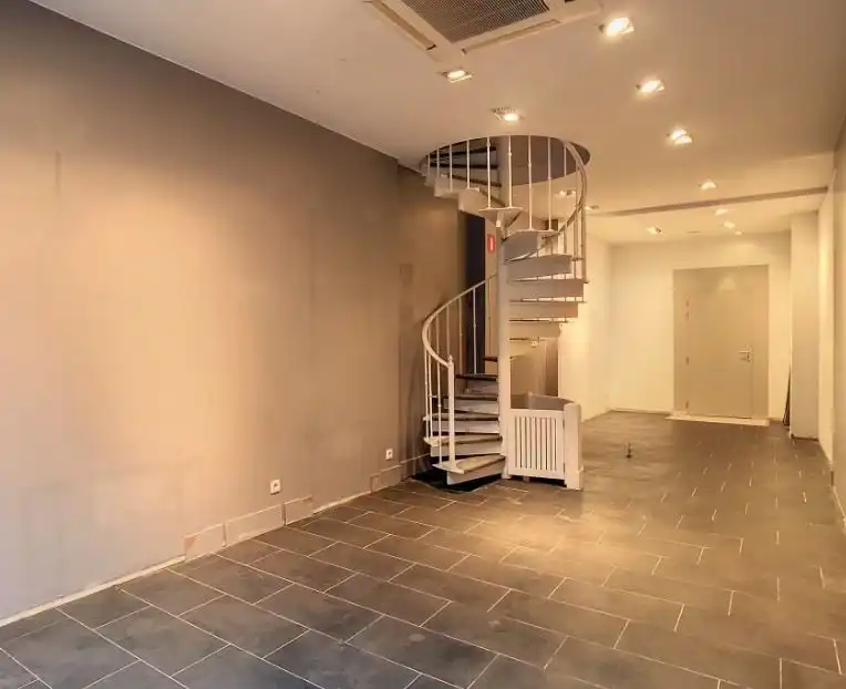 VEELZIJDIG COMMERCIEEL PAND TOPLOCATIE foto 2