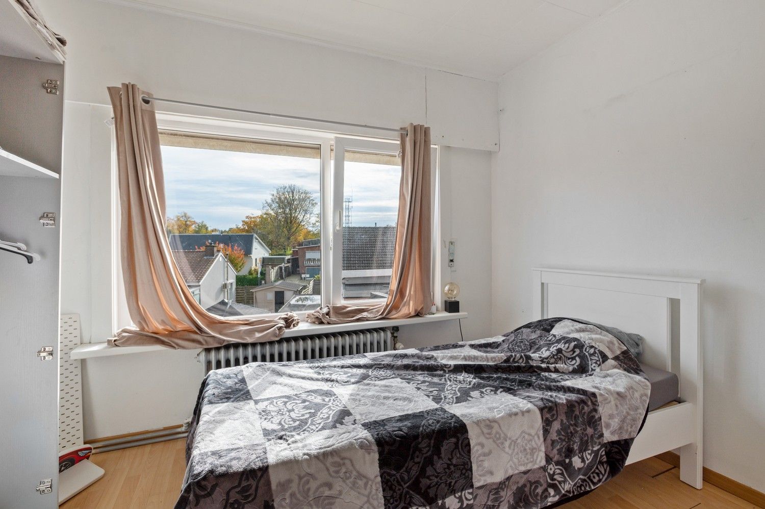 Op te frissen woning op toplocatie met 3 slaapkamers, zolder en kelder te Lier foto 12