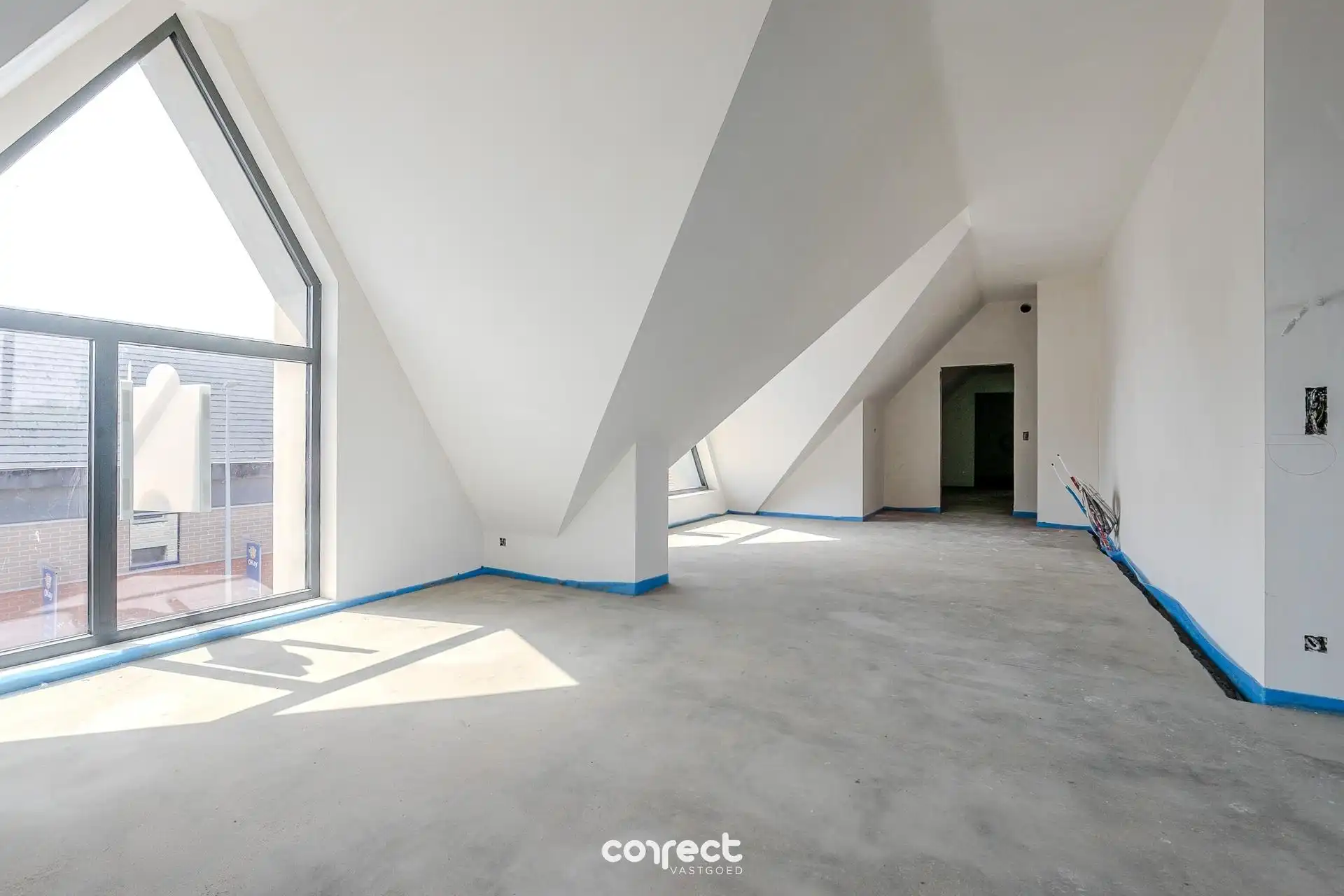 Prachtig en ruim appartement met mooi zongericht terras op de tweede verdieping, 2 slaapkamers waarvan één met annex bureelruimte. foto 4