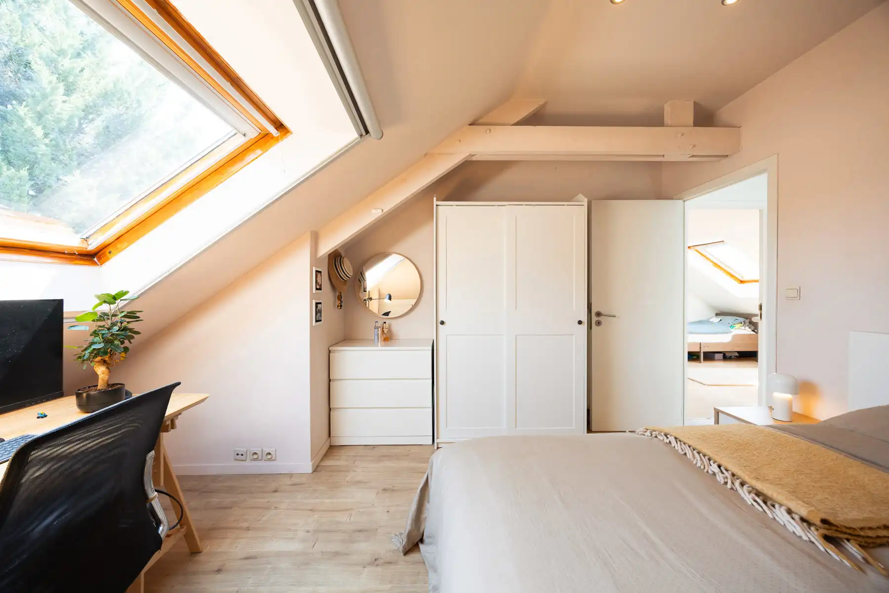 Gerenoveerd en energiezuinig duplex-appartement met parkings foto 14