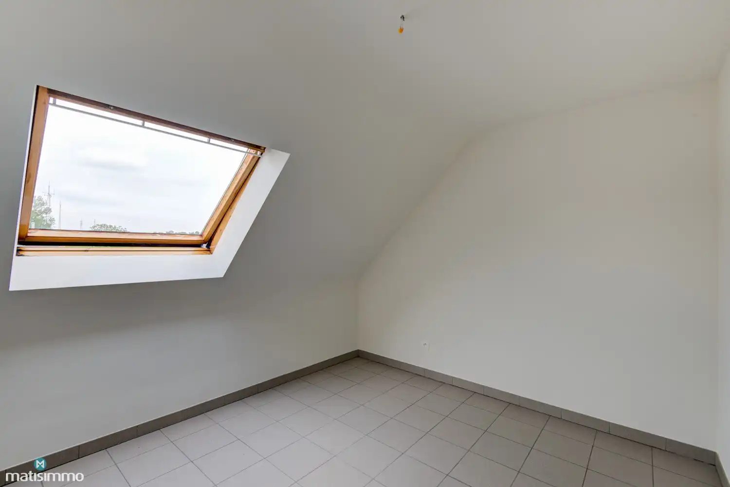 INSTAPKLAAR DUPLEXAPPARTEMENT MET 2 SLAAPKAMERS EN GARAGE NABIJ HET CENTRUM VAN BILZEN foto 11