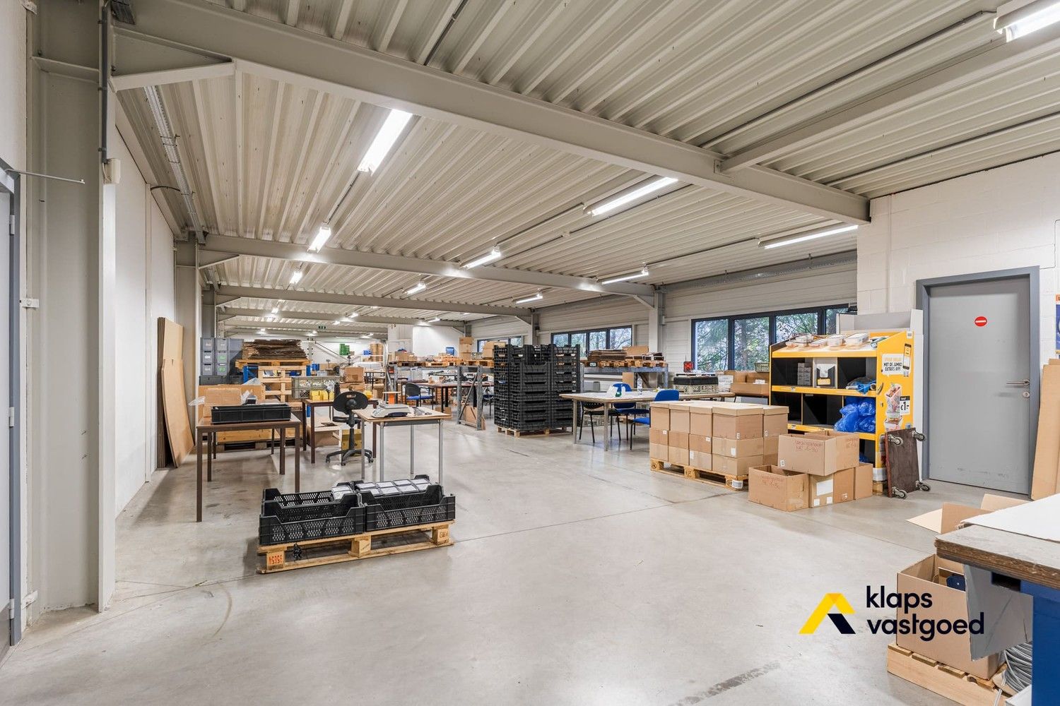 Knappe industriële hal op het bedrijventerrein van Rotem foto 16