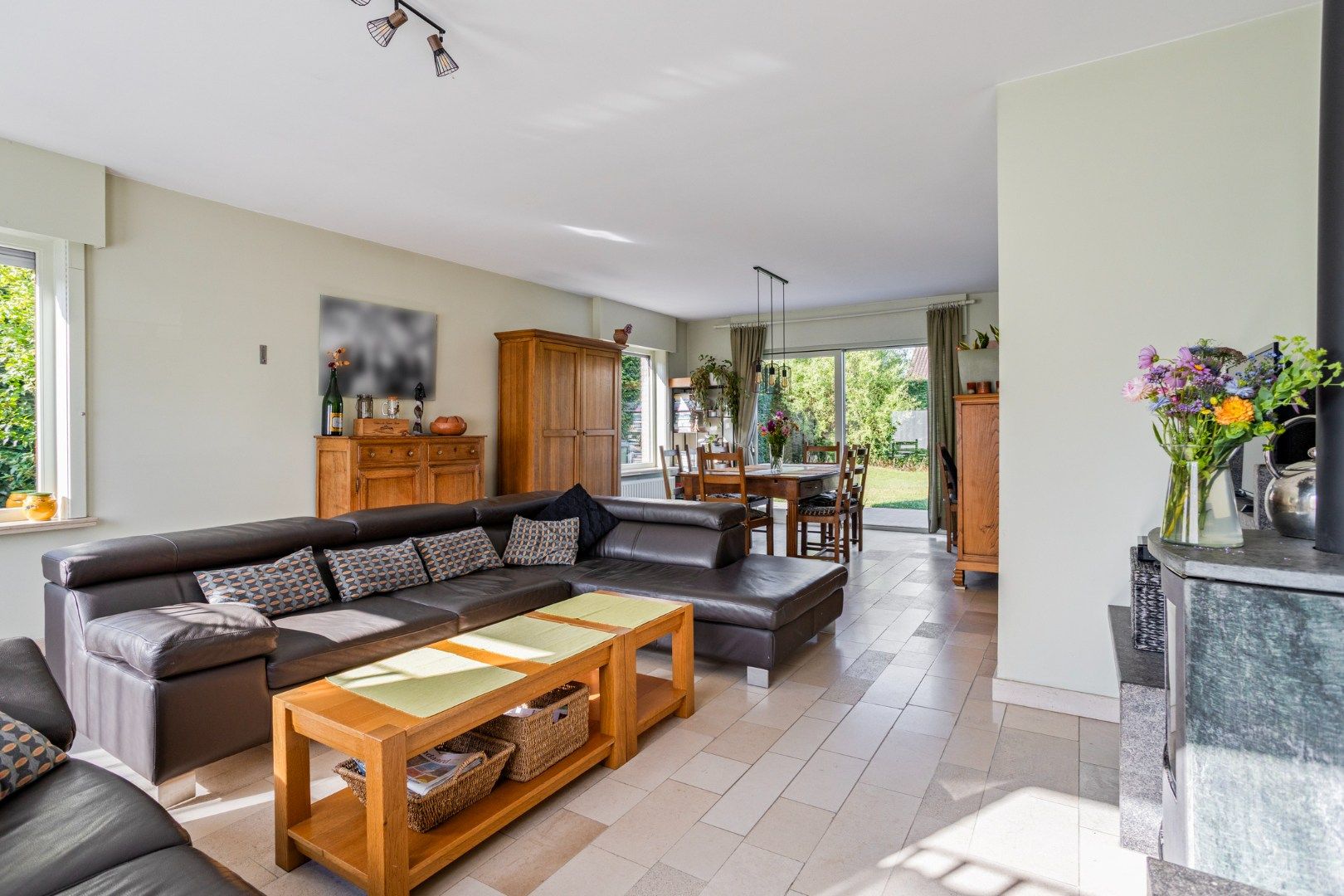Heel ruime woning met 6 kamers in een oase van rust! foto 4