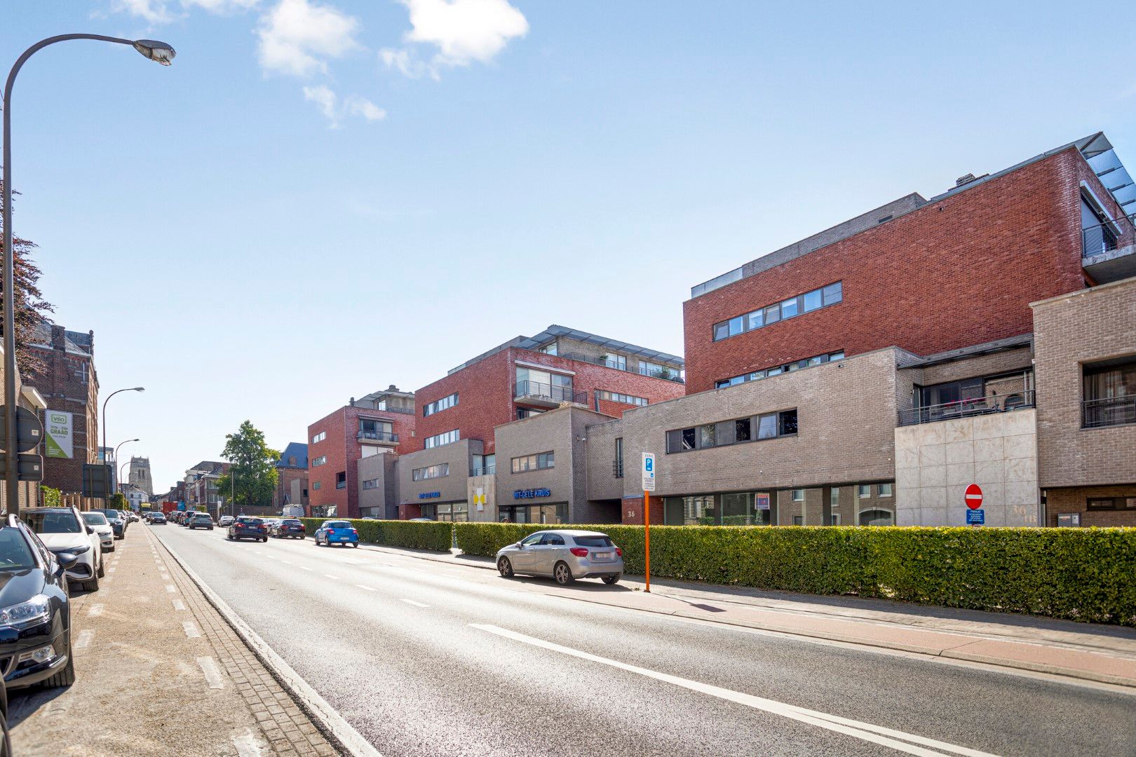 Ruime kantoor- of winkelruimte met opslagmogelijkheden foto 3