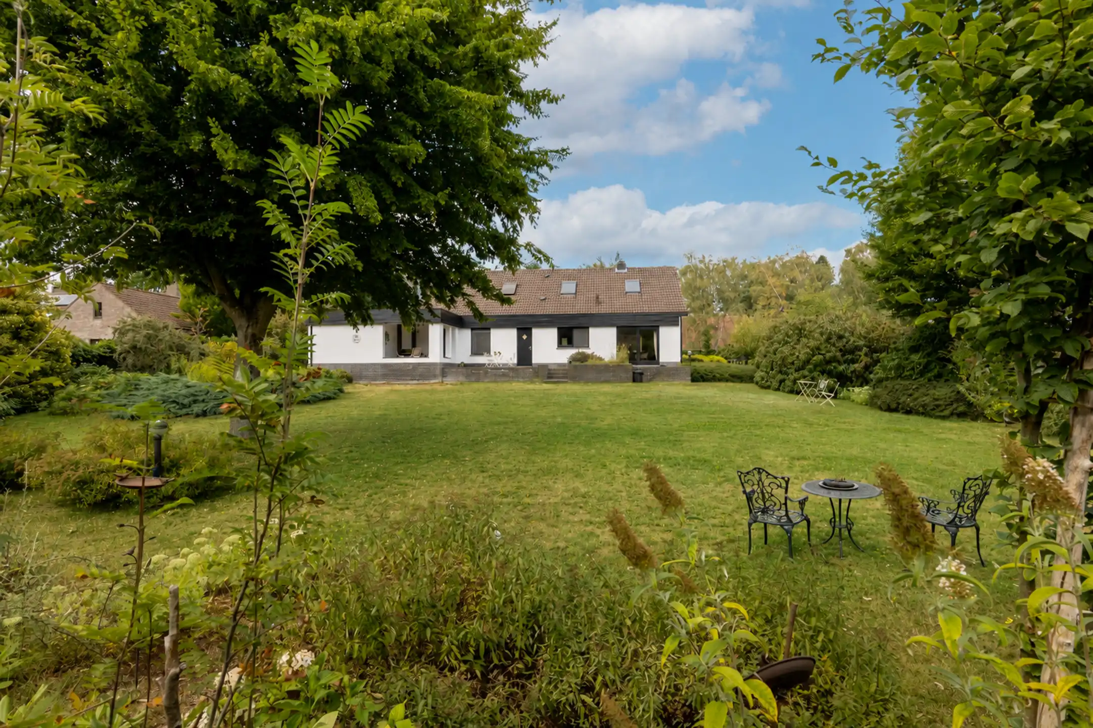 Rustig gelegen villa | 6 slks | 1.705 m² | zuidgericht foto 3
