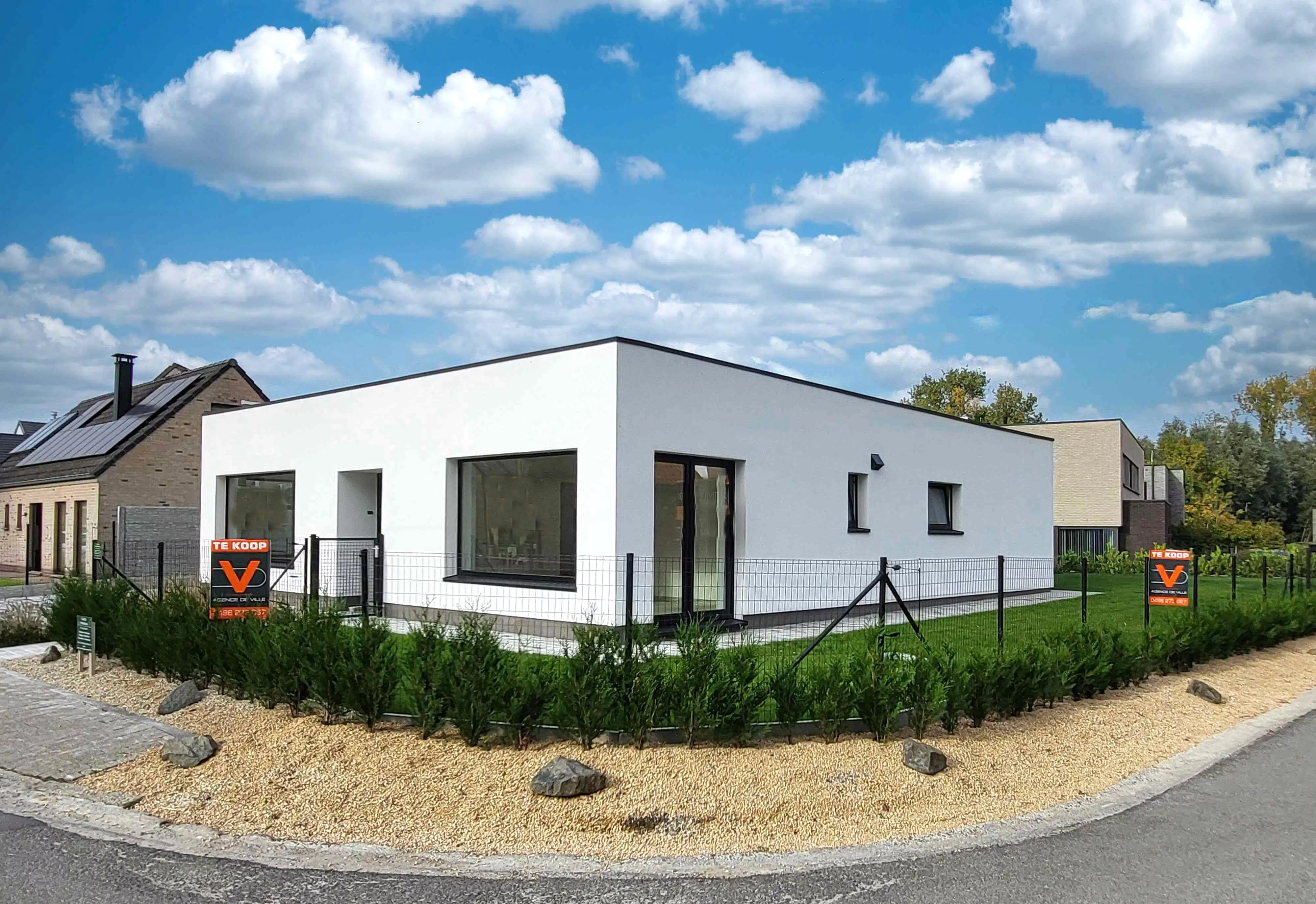 Volledig gerenoveerde, energiezuinige bungalow op 556m² met prachtig aangelegde tuin. Topper! foto 2