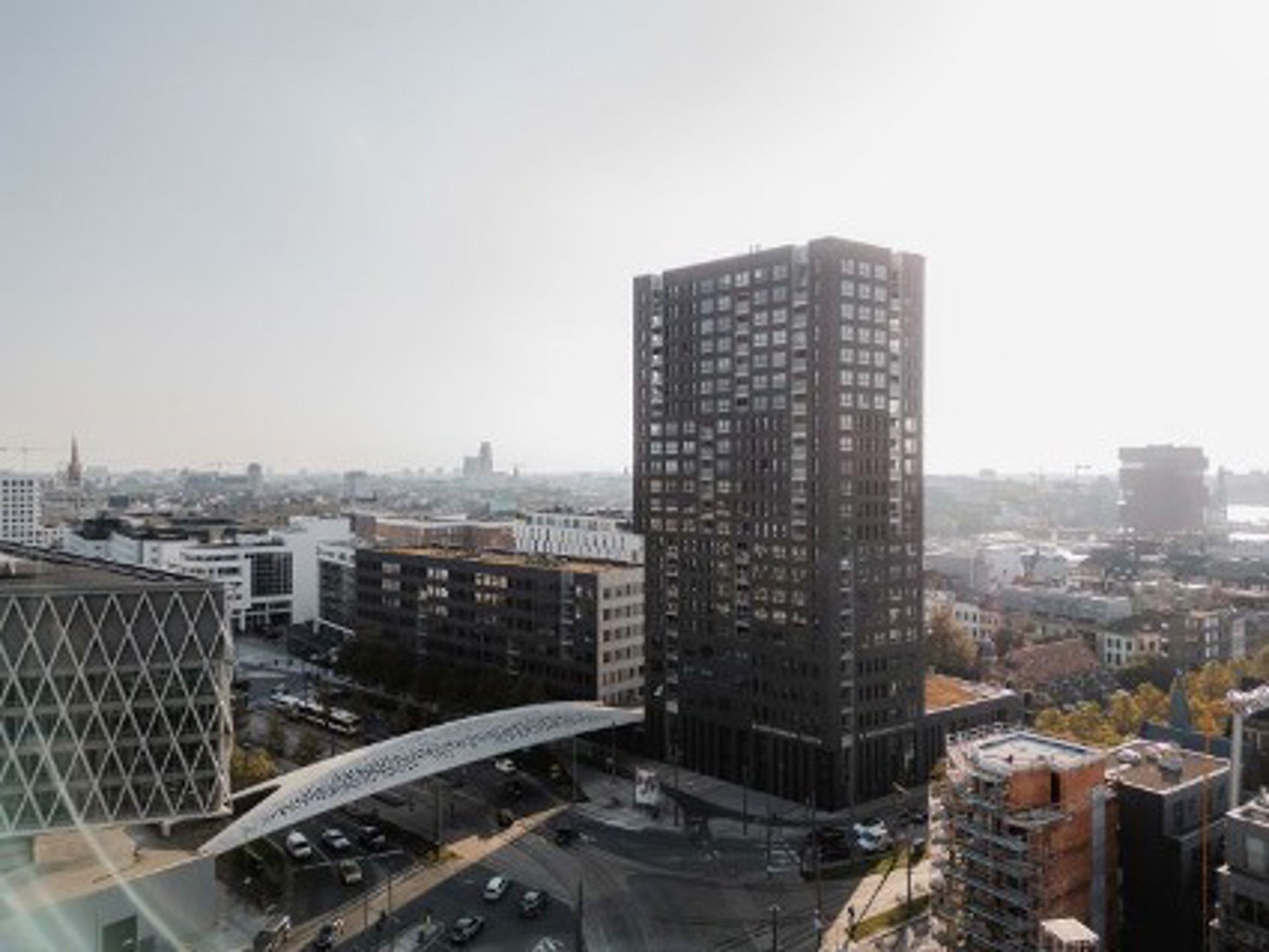 ANTWERP NORTH OFFICES: Kantoor met Uitstekende Zichtbaarheid foto {{pictureIndex}}