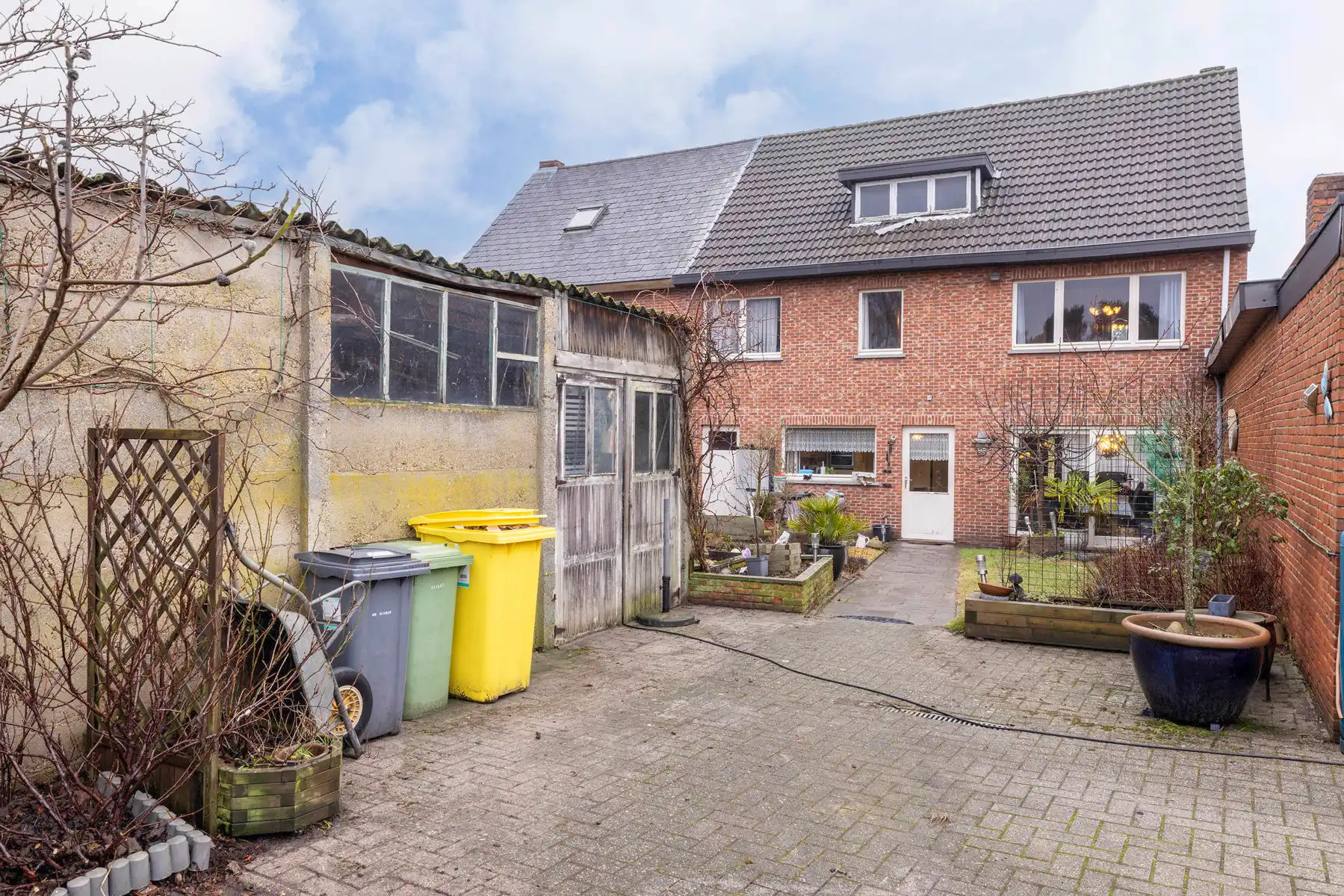 Ruime gezinswoning met 4 slpks op een perceel van ca. 800 m² foto 28