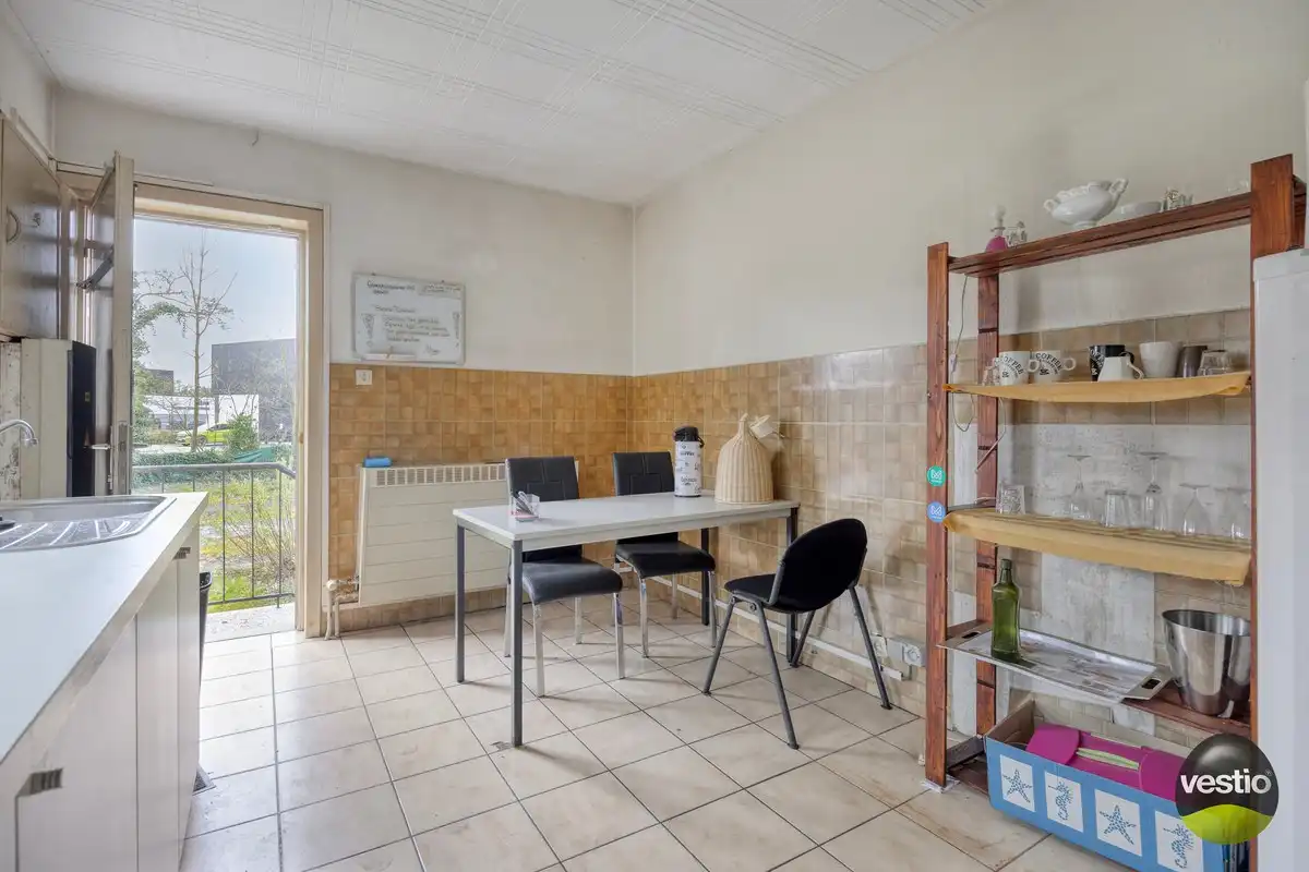 Ruime te renoveren woning met 3 slaapkamers op vlot bereikbare ligging (Genkersteenweg). foto 9