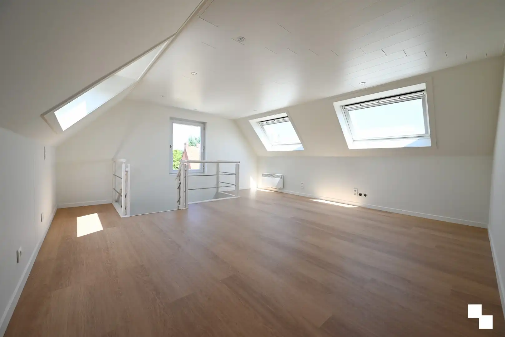 Stijlvol en energiezuinig gerenoveerd duplexappartement in kleinschalige residentie te Emelgem, Izegem foto 15
