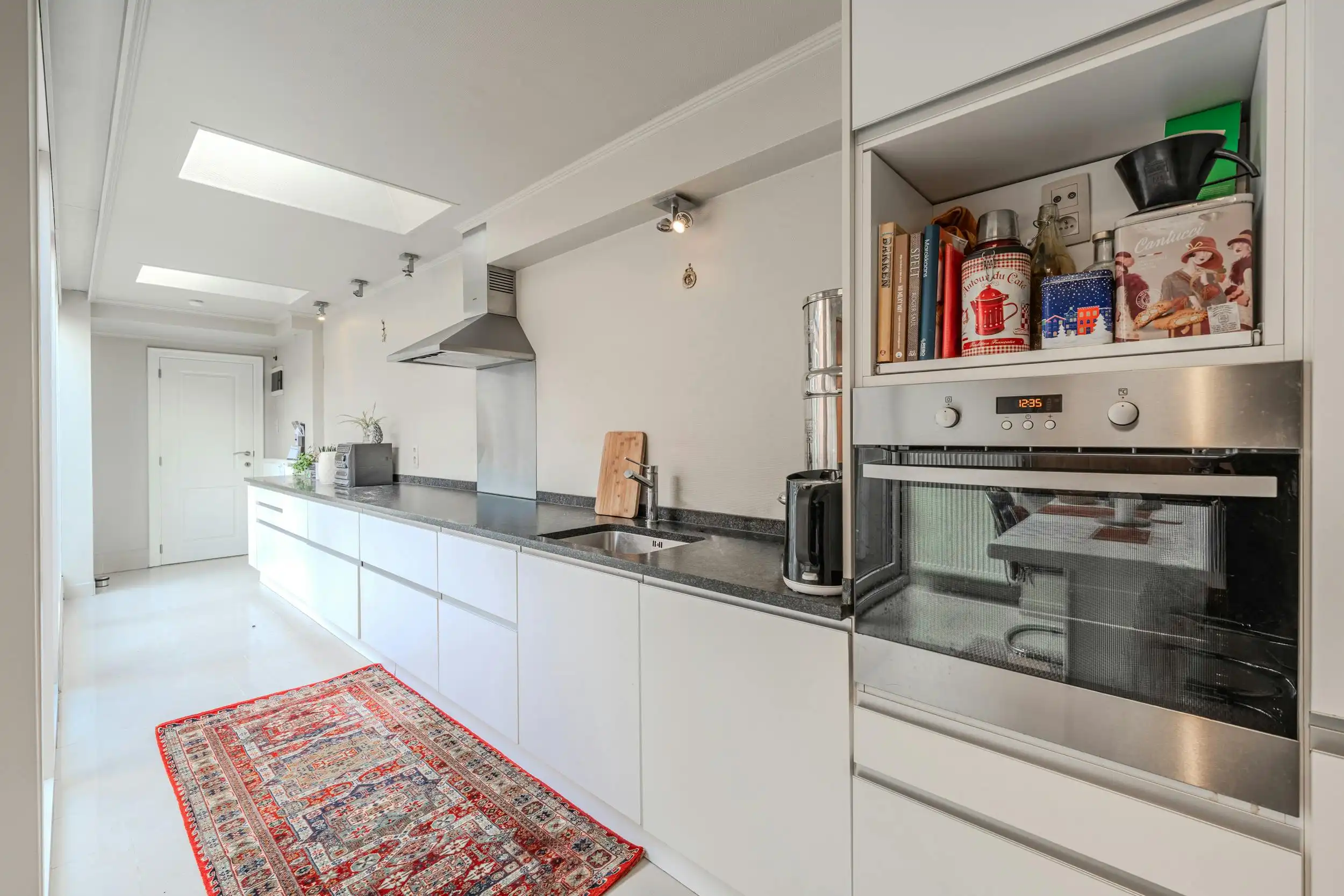 Ruime woning met vijf slaapkamers en gezellige stadskoer foto 19