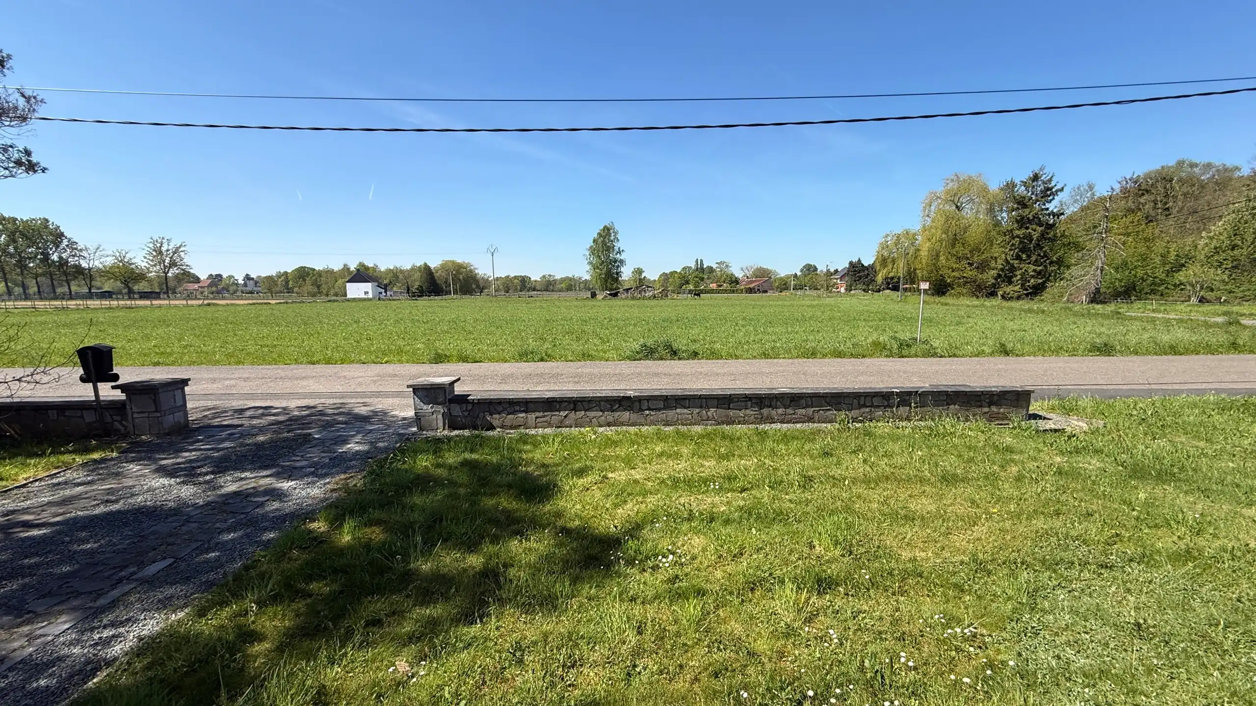 Te renoveren woning op prachtig perceel in het groene Baal foto 3