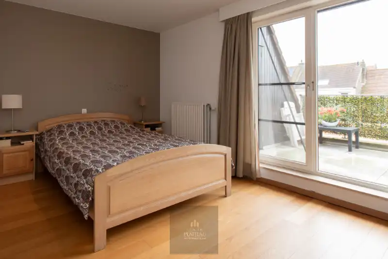 Prachtig appartement met 3 slpk en grote terrassen, zeer centraal gelegen te Nieuwpoort-Stad op slechts 150m van de markt. foto 16