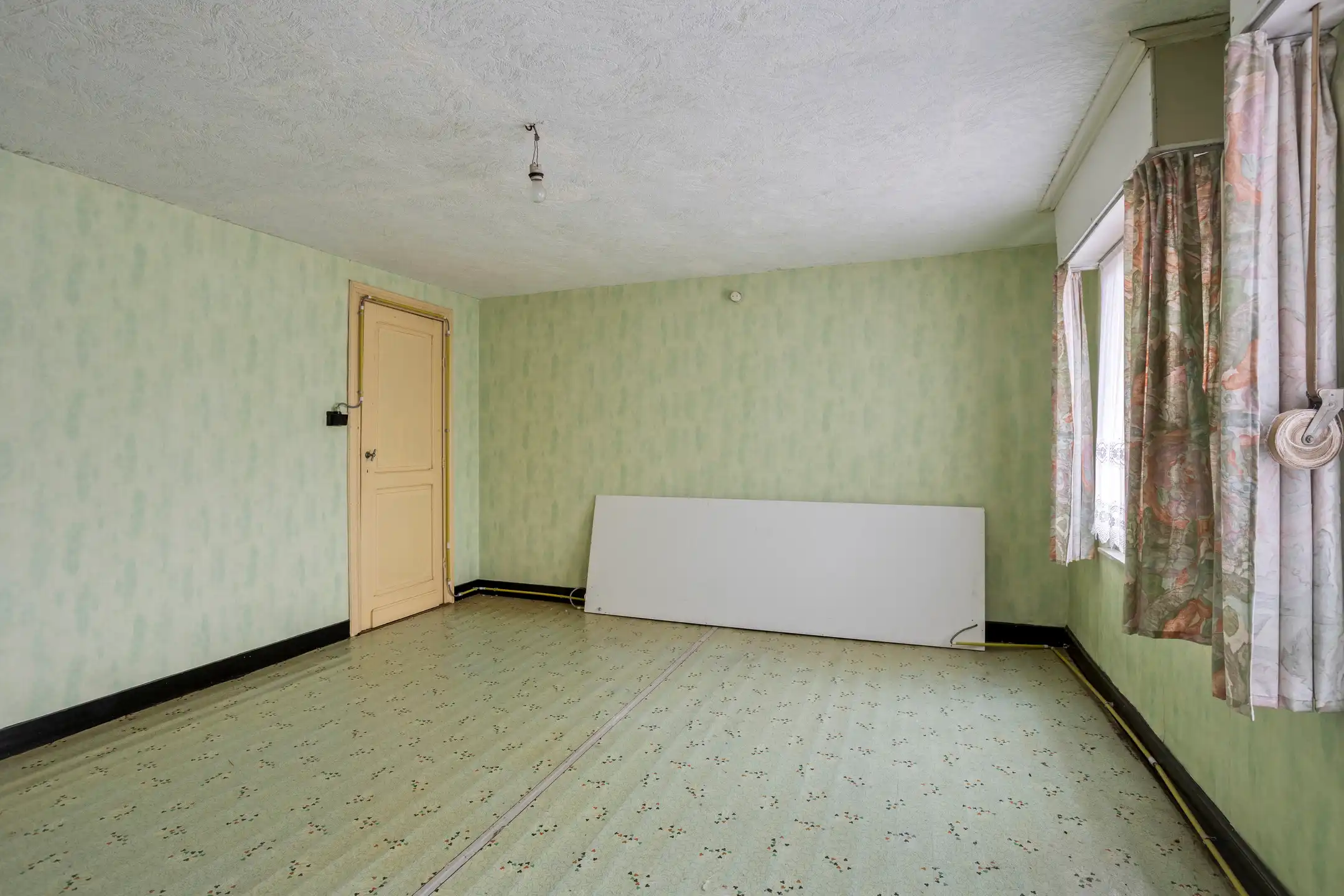 Charmante te renoveren woning met tuin en optionele garage foto 20